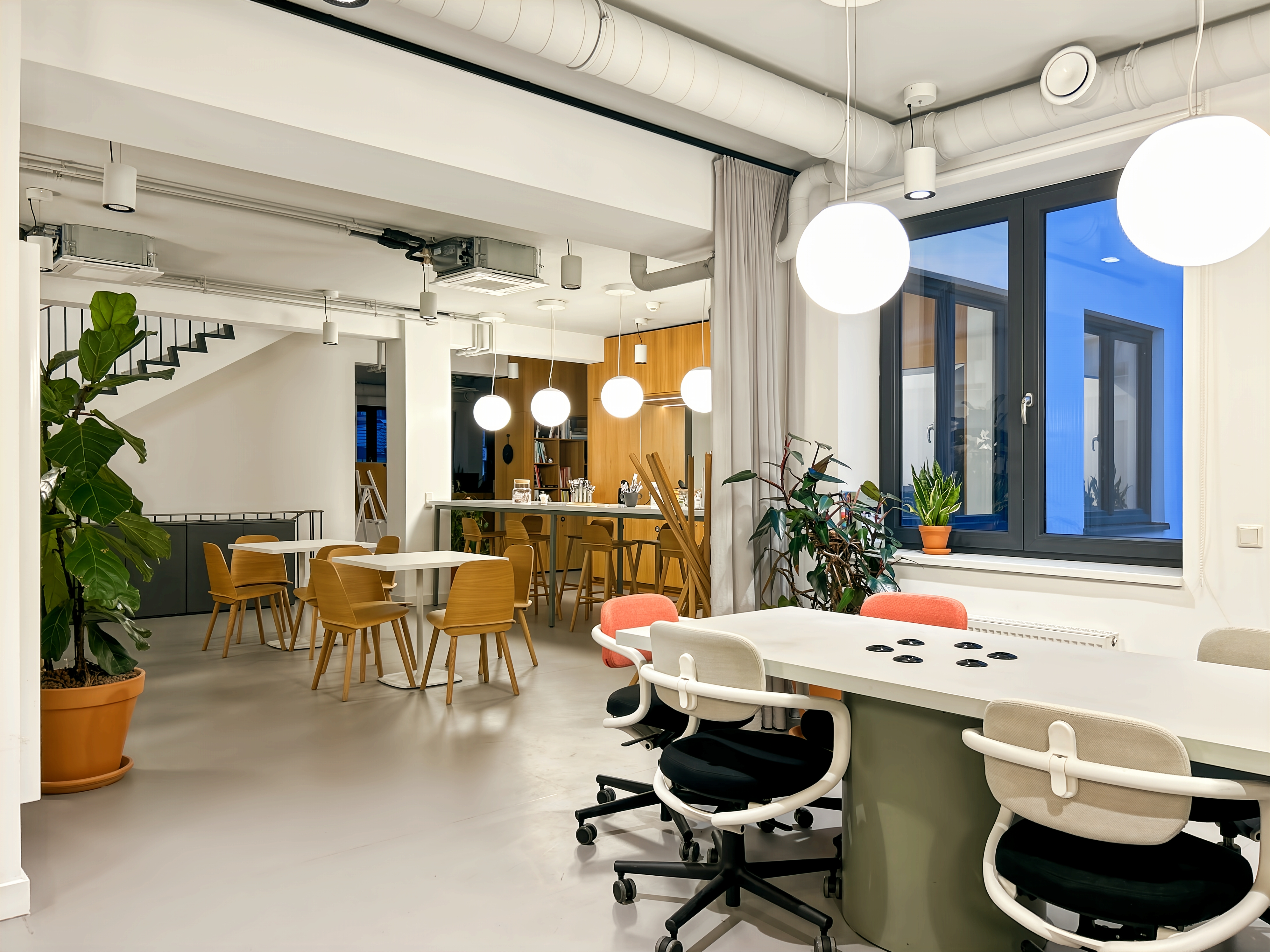 Coworking Space: Meetings, Arbeit und Zusammenarbeit in unseren professionellen Business Center in Spaces Breite Strasse