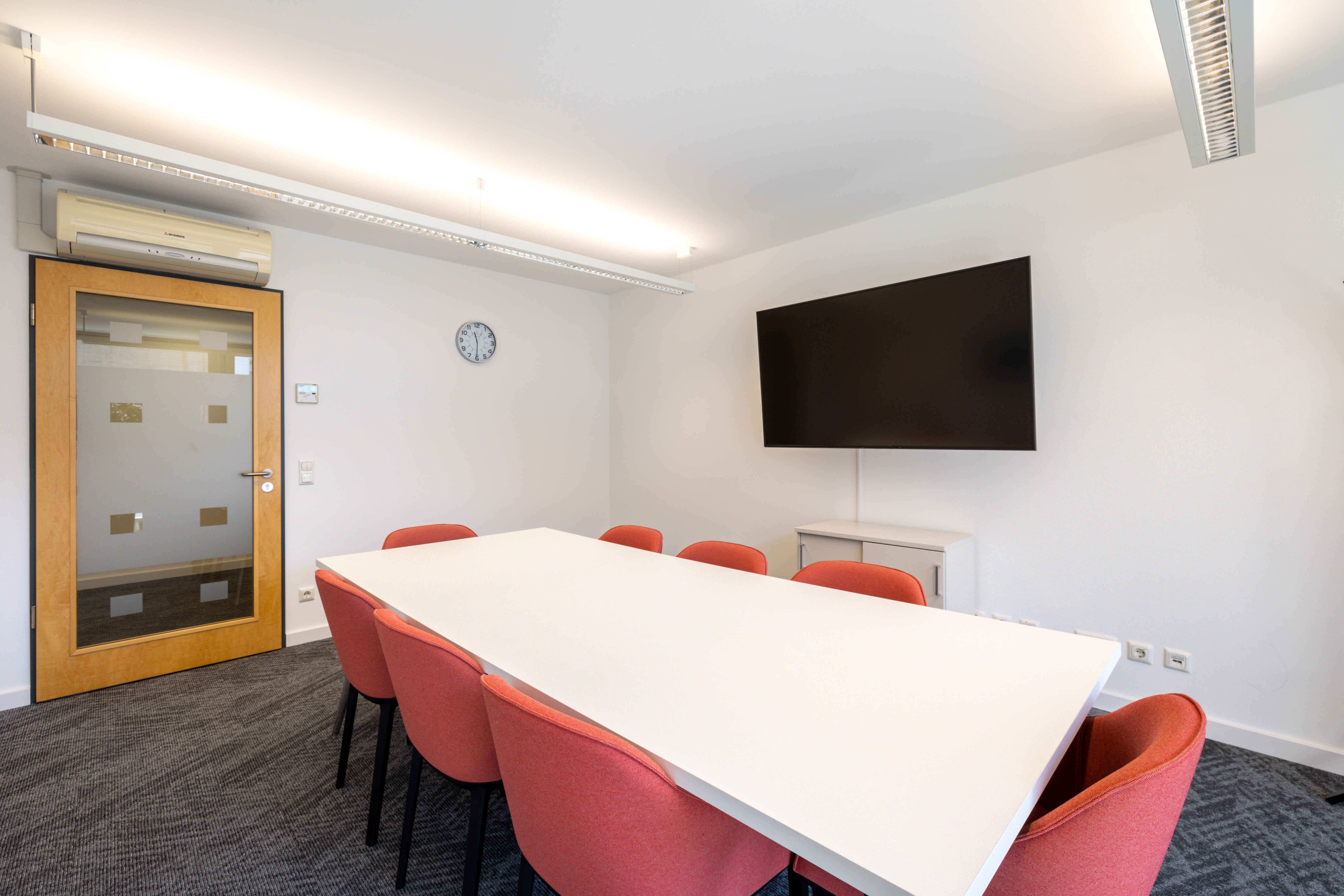 Coworking Spaces - Düsseldorf old town - Arbeitsplätze, Services und Support unterstützen Sie bei der Arbeit in Regus Königsallee