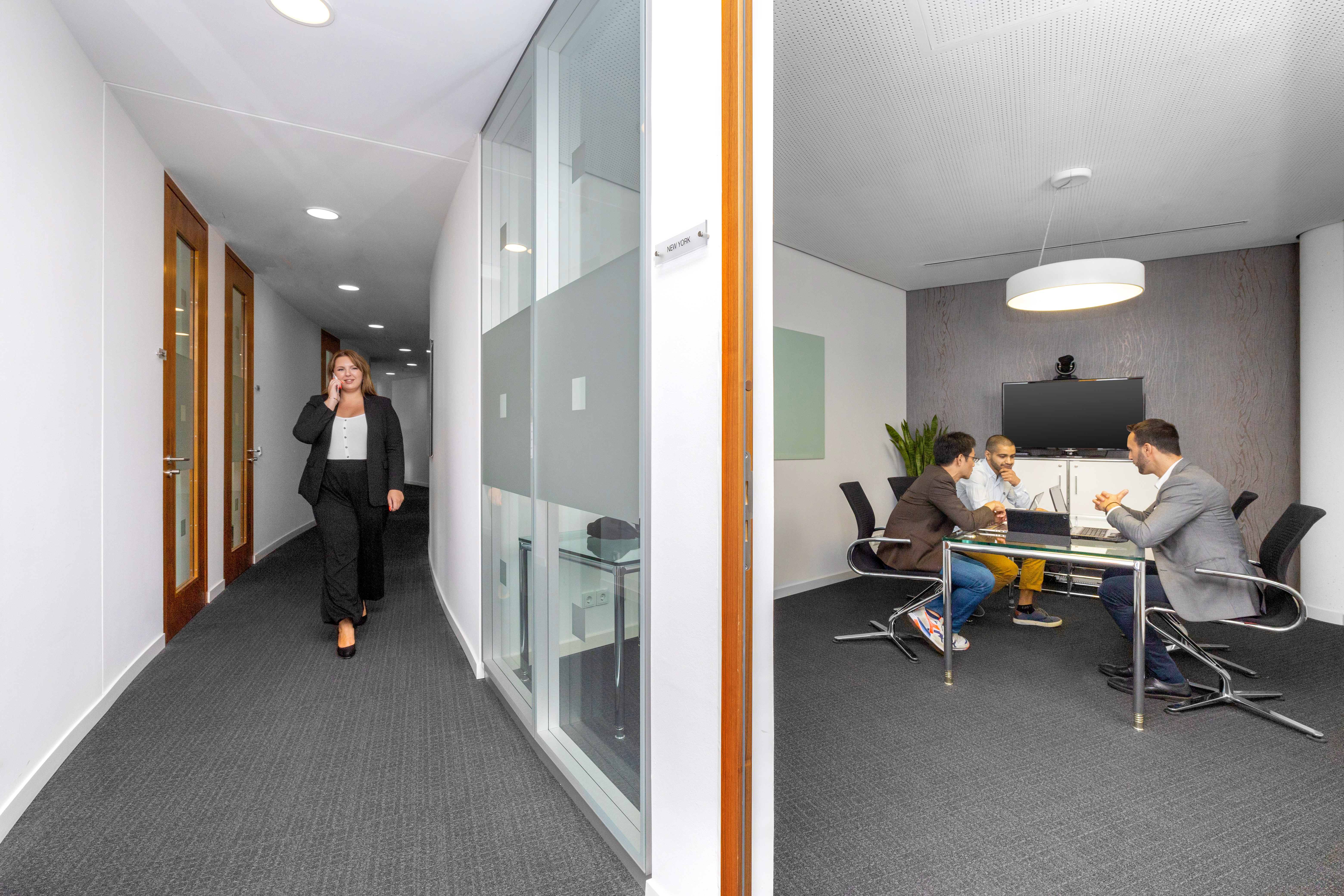 Coworking Space: Arbeitsplätze, Services und Support unterstützen Sie bei der Arbeit in Regus DUSSELDORF, Koe-Bogen