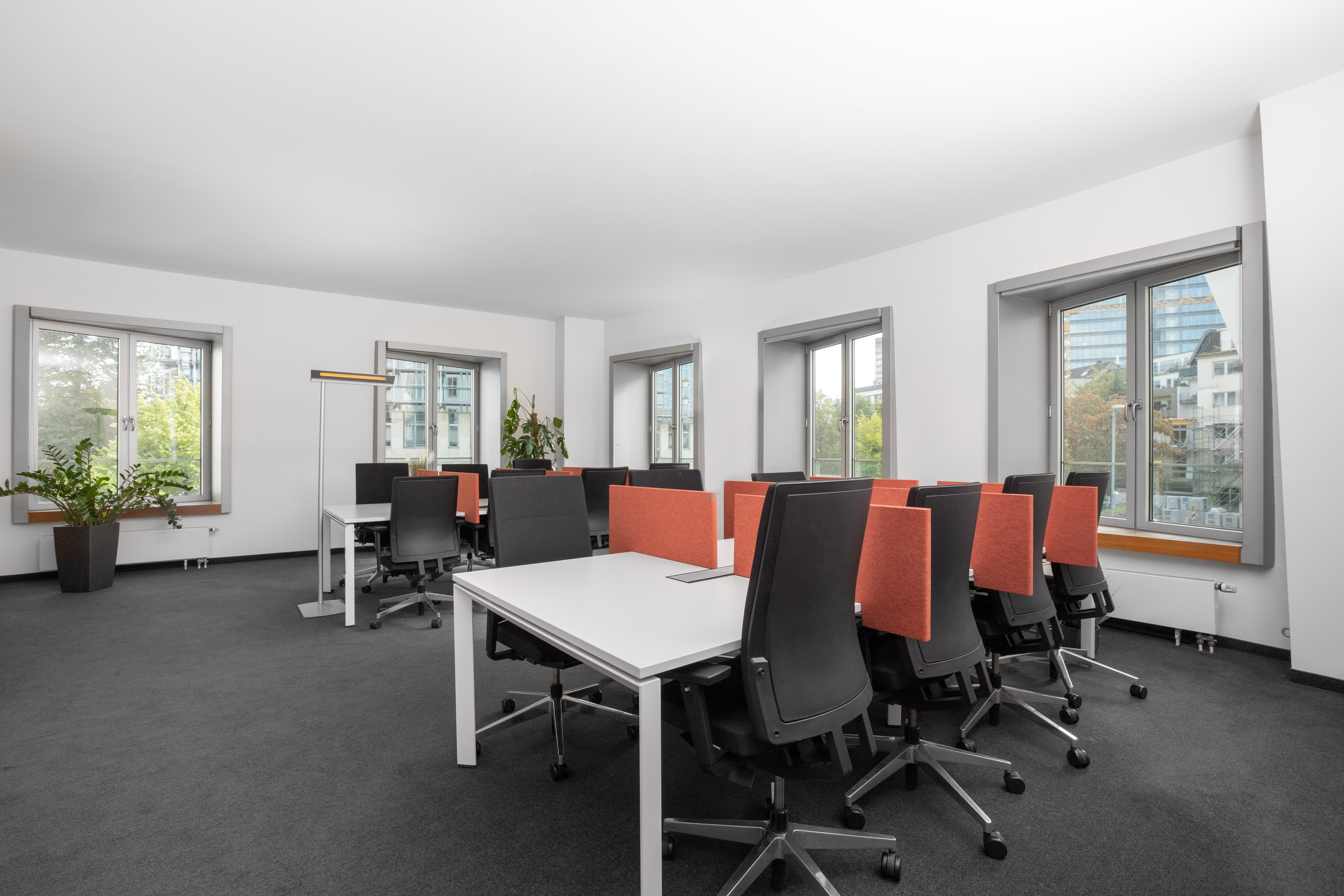 Coworking spaces - Zugang 24/7 - PLZ 40221 (Deutschland) - Flexible Arbeitsplätze in Regus Neuer Zollhof