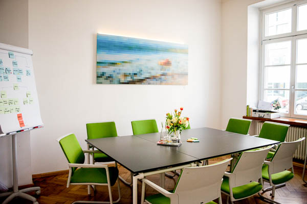 Coworking spaces - Baden-Württemberg - Meetingraum am Standort Belfortstr. 52, 4 Minuten zu Fuß zum Freiburger Hauptbahnhof. - Grünhof