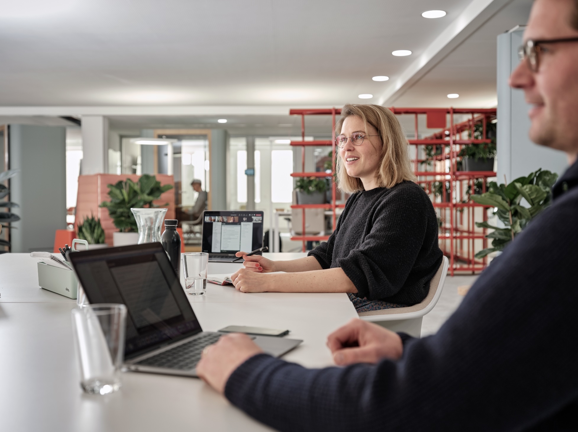 Coworking spaces - Besprechung in schickem Coworking Space Grünhof - Grünhof Coworking Freiburg