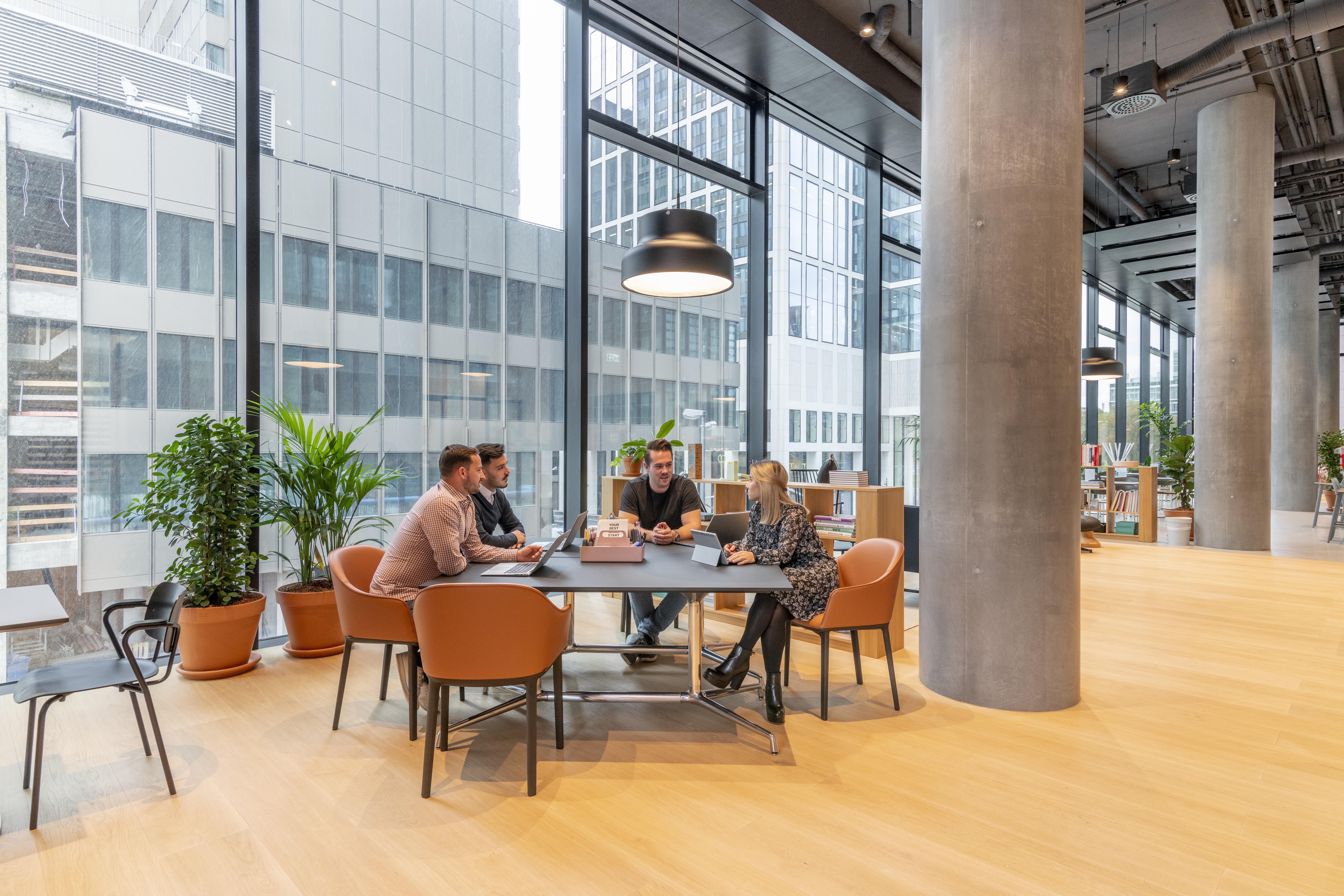 Coworking Spaces - Hessen Nord - All-inclusive-Zugang zu [Arbeitsplätzen, virtuellen Büros und Besprechungsräumen] in Spaces Omniturm