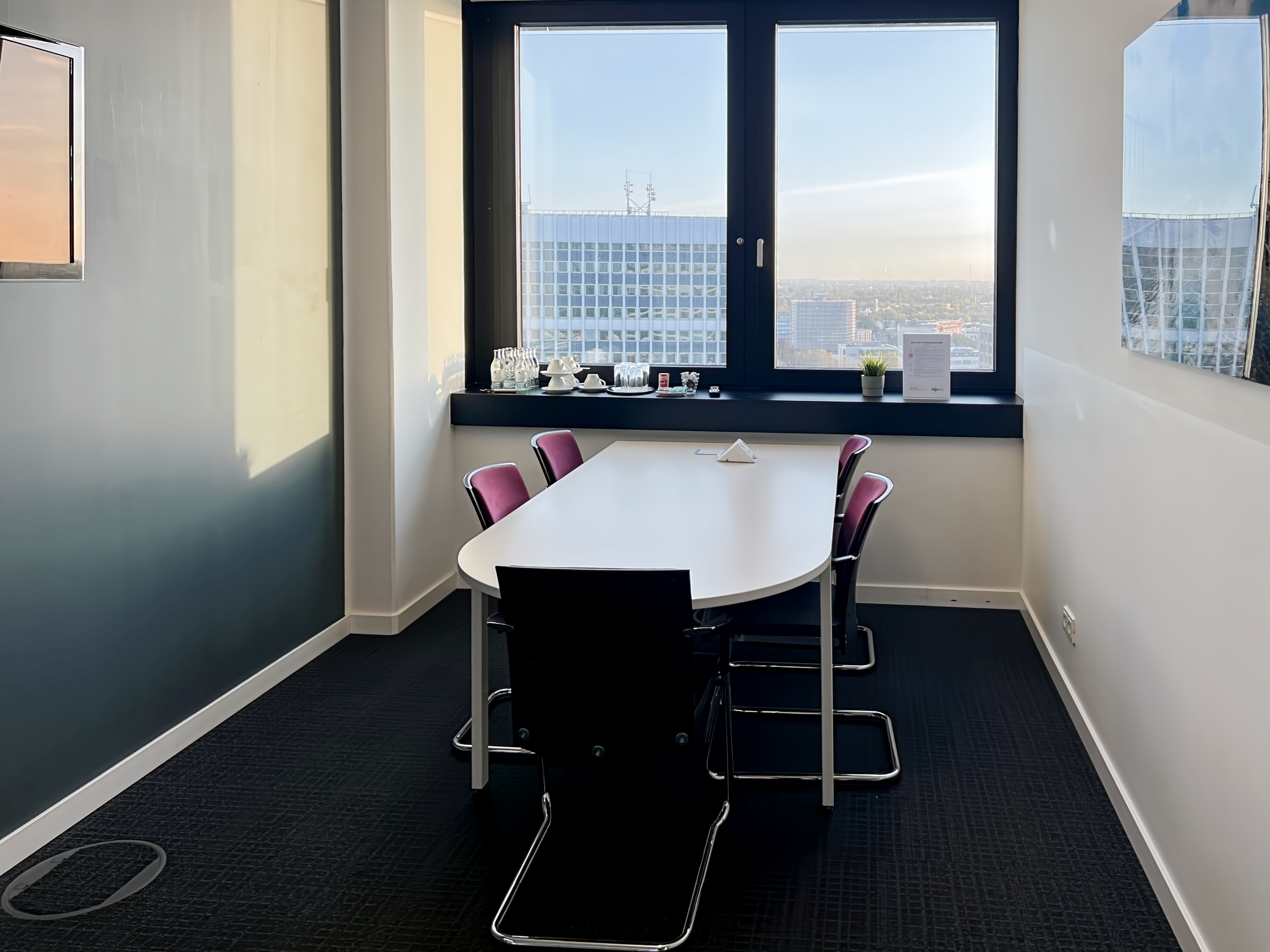 Coworking Spaces - Hamburg-Stadt (Hamburg, Freie und Hansestadt) - All-inclusive-Zugang zu [Arbeitsplätzen, virtuellen Büros und Besprechungsräumen] in Regus Mundsburg Tower