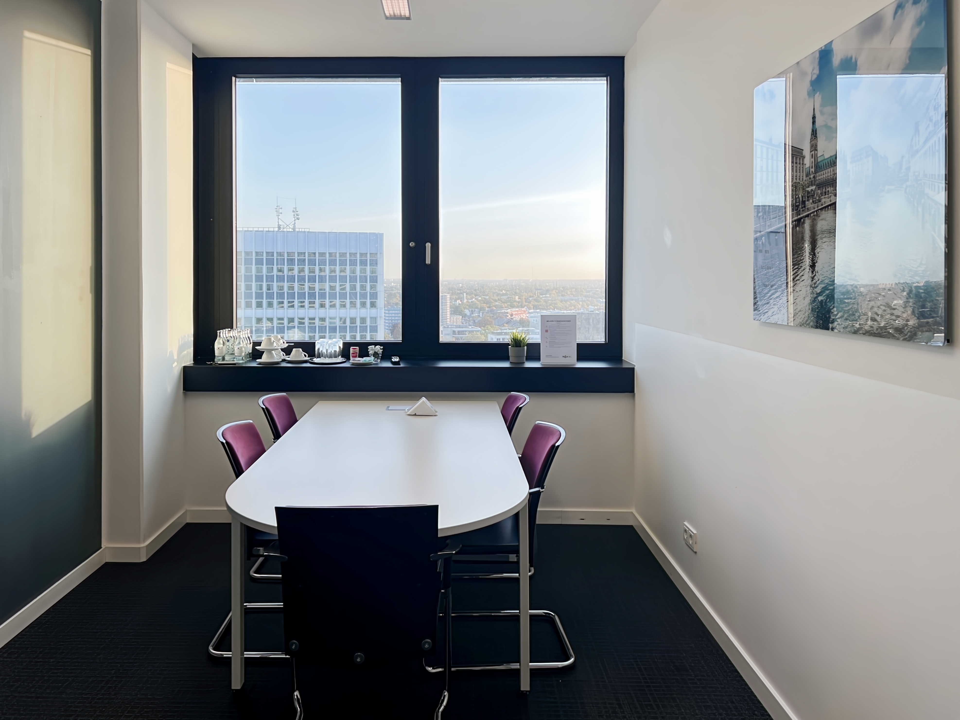 Coworking Spaces - Hamburg-Stadt (Hamburg, Freie und Hansestadt) - All-inclusive-Zugang zu [Arbeitsplätzen, virtuellen Büros und Besprechungsräumen] in Regus Mundsburg Tower