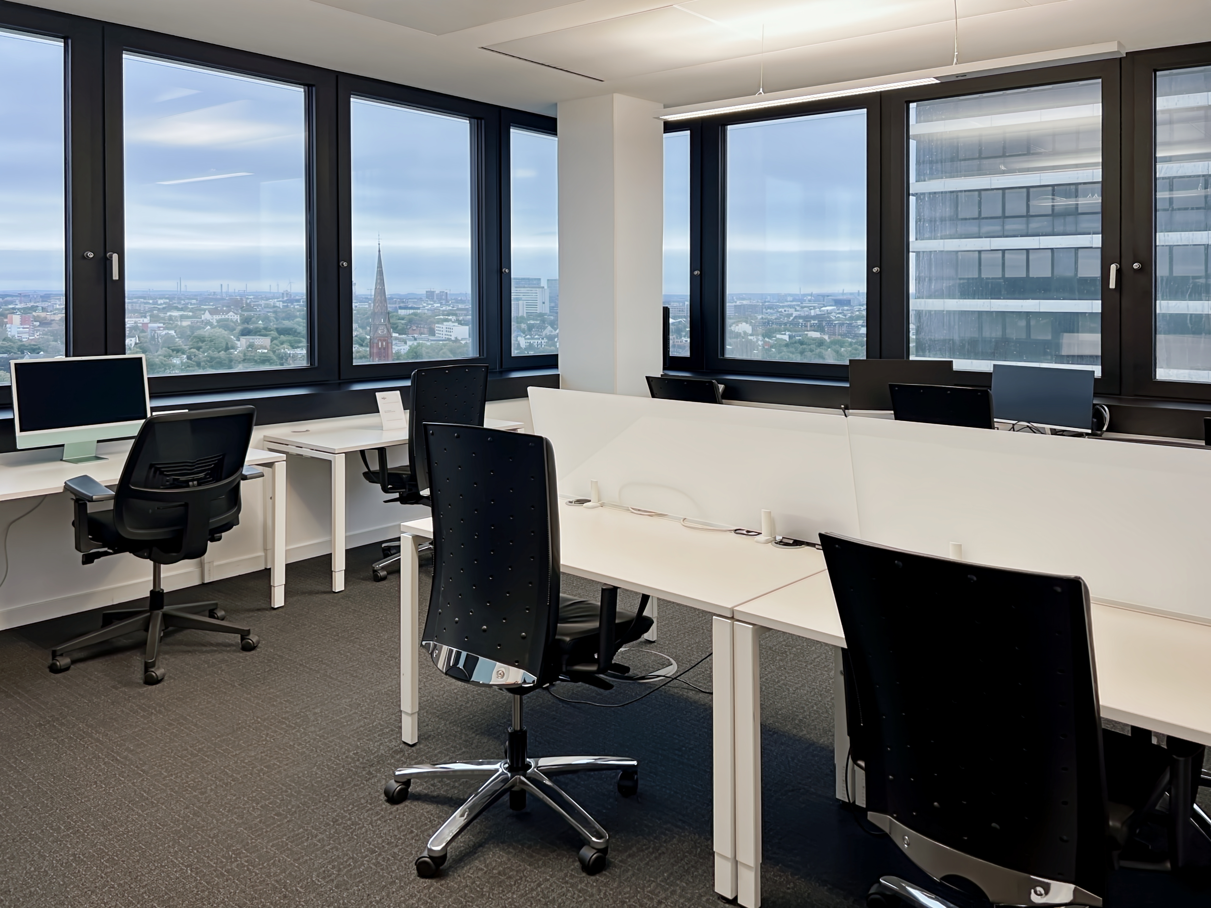 Coworking Spaces - Hamburg-Stadt (Hamburg, Freie und Hansestadt) - All-inclusive-Zugang zu [Arbeitsplätzen, virtuellen Büros und Besprechungsräumen] in Regus Mundsburg Tower