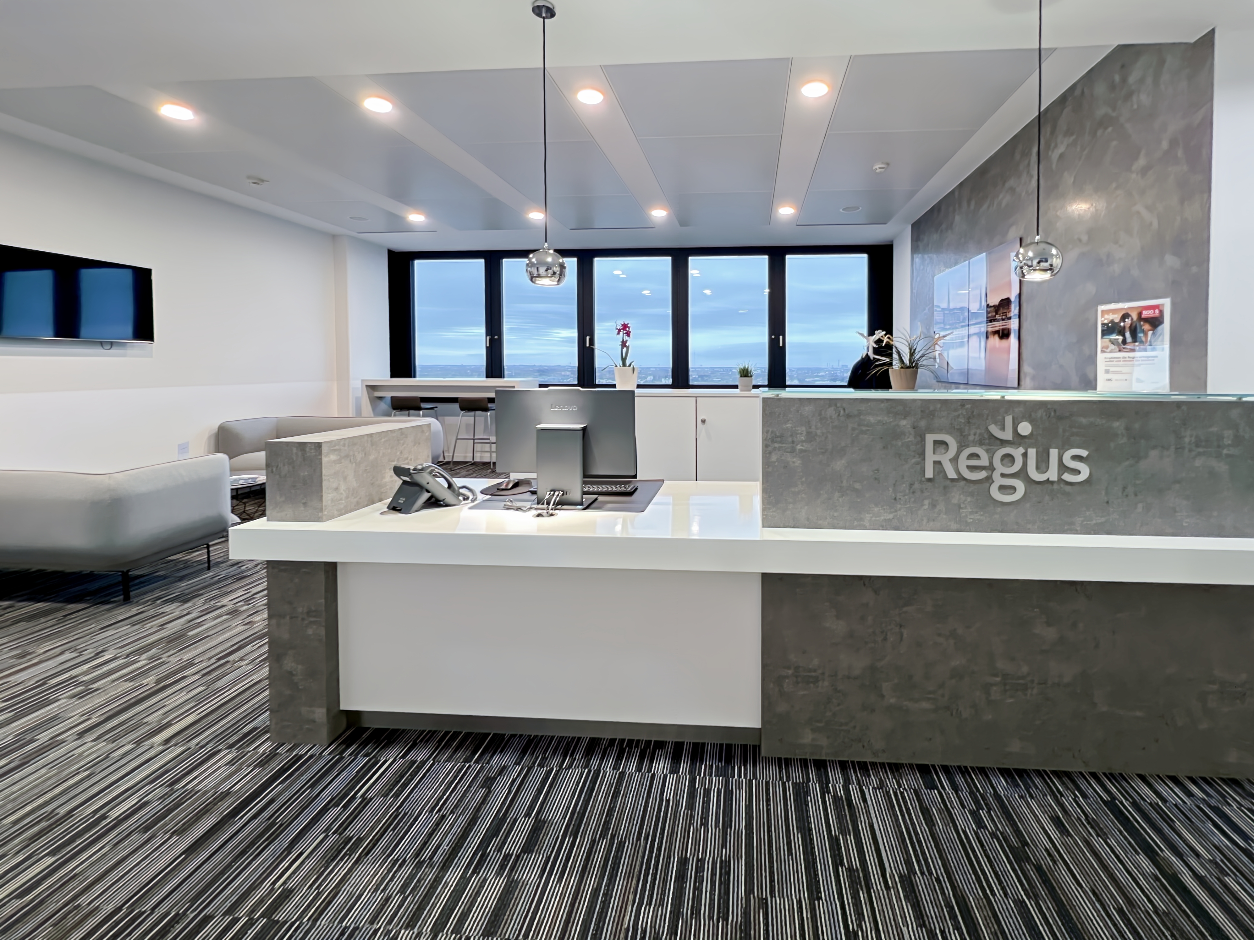 Coworking Space: All-inclusive-Zugang zu [Arbeitsplätzen, virtuellen Büros und Besprechungsräumen] in Regus Mundsburg Tower