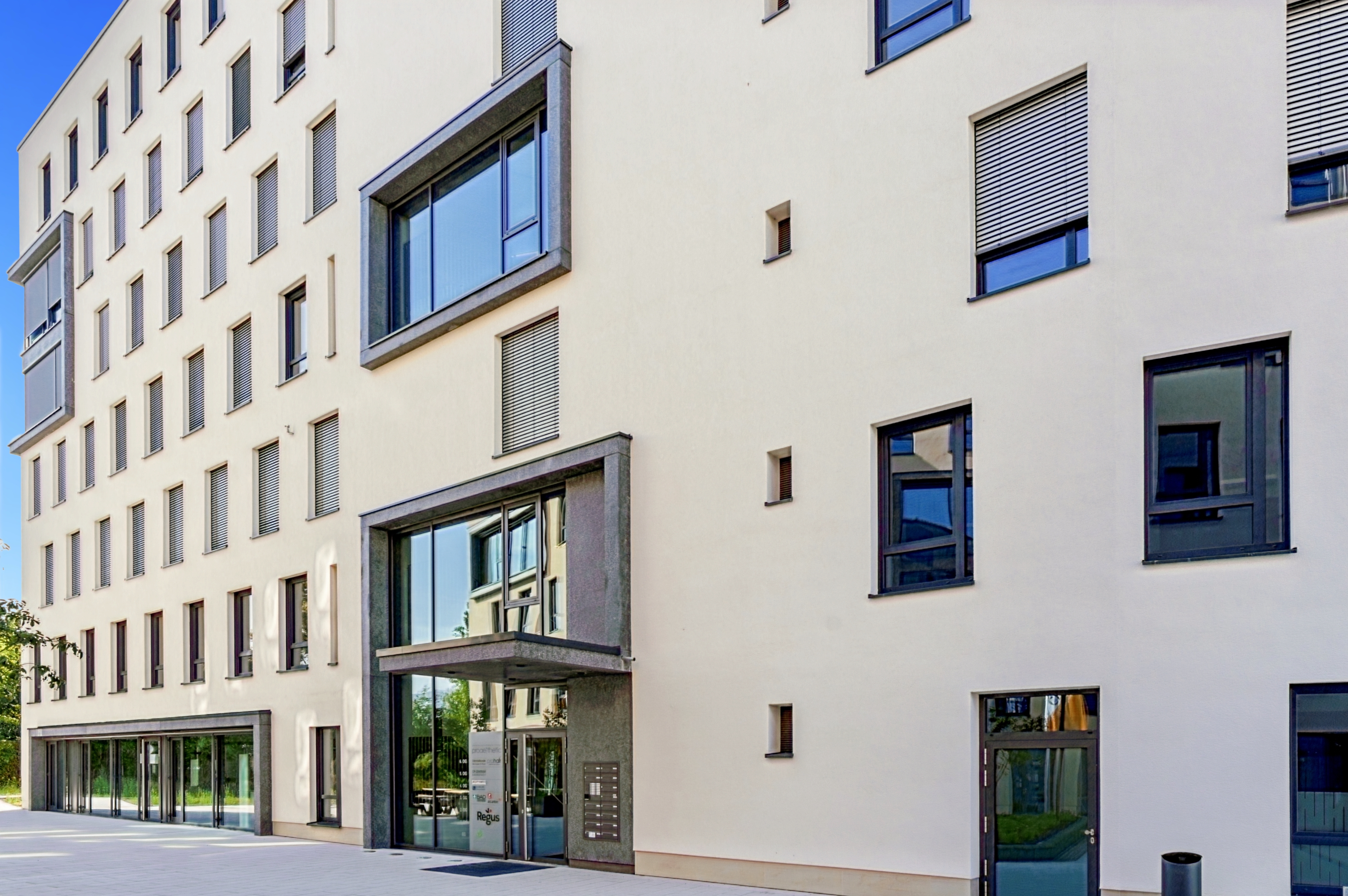 Coworking Space: All-inclusive-Zugang zu [Arbeitsplätzen, virtuellen Büros und Besprechungsräumen] in Regus Stadttor Ost