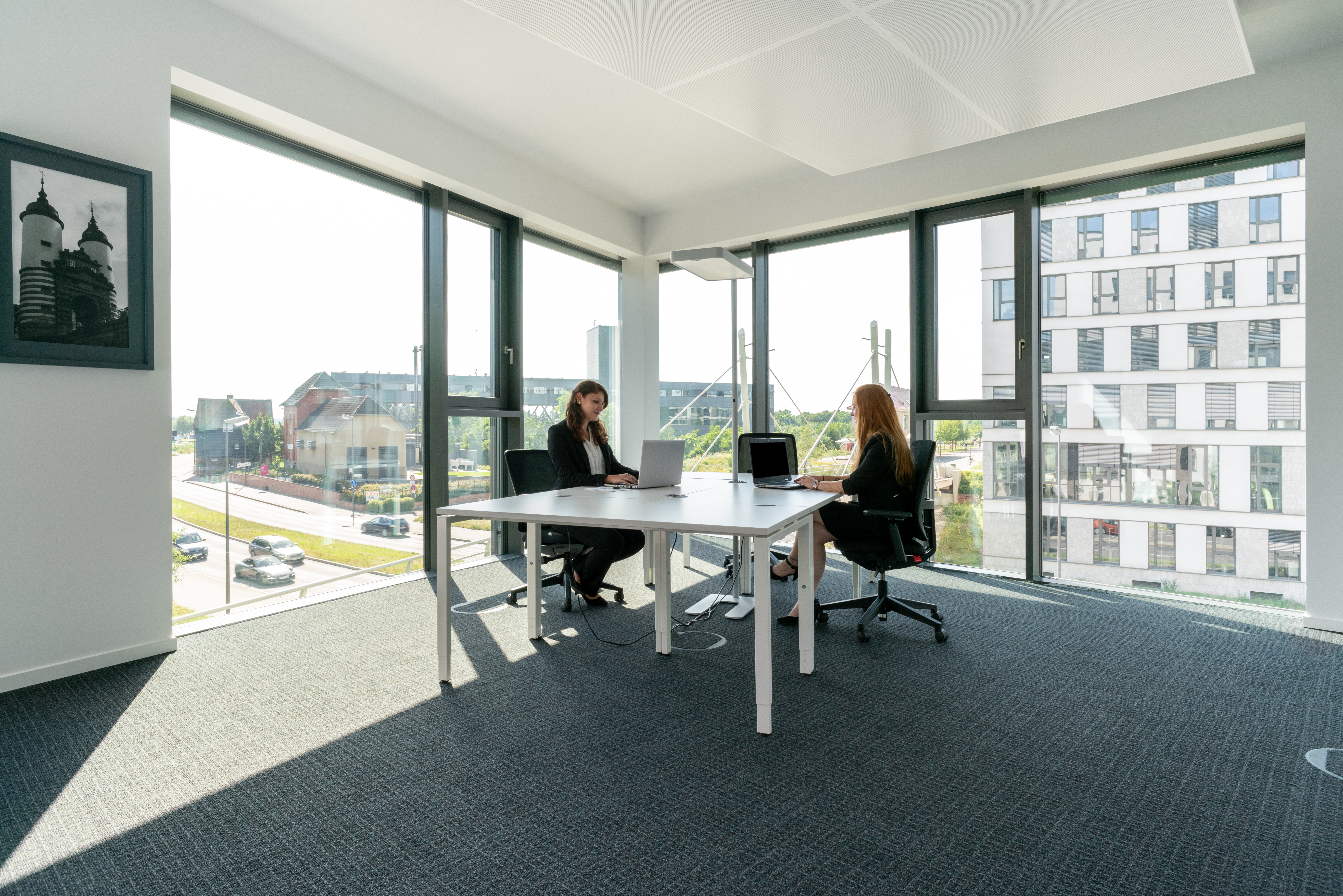 Coworking Space: All-inclusive-Zugang zu [Arbeitsplätzen, virtuellen Büros und Besprechungsräumen] in Regus Stadttor Ost