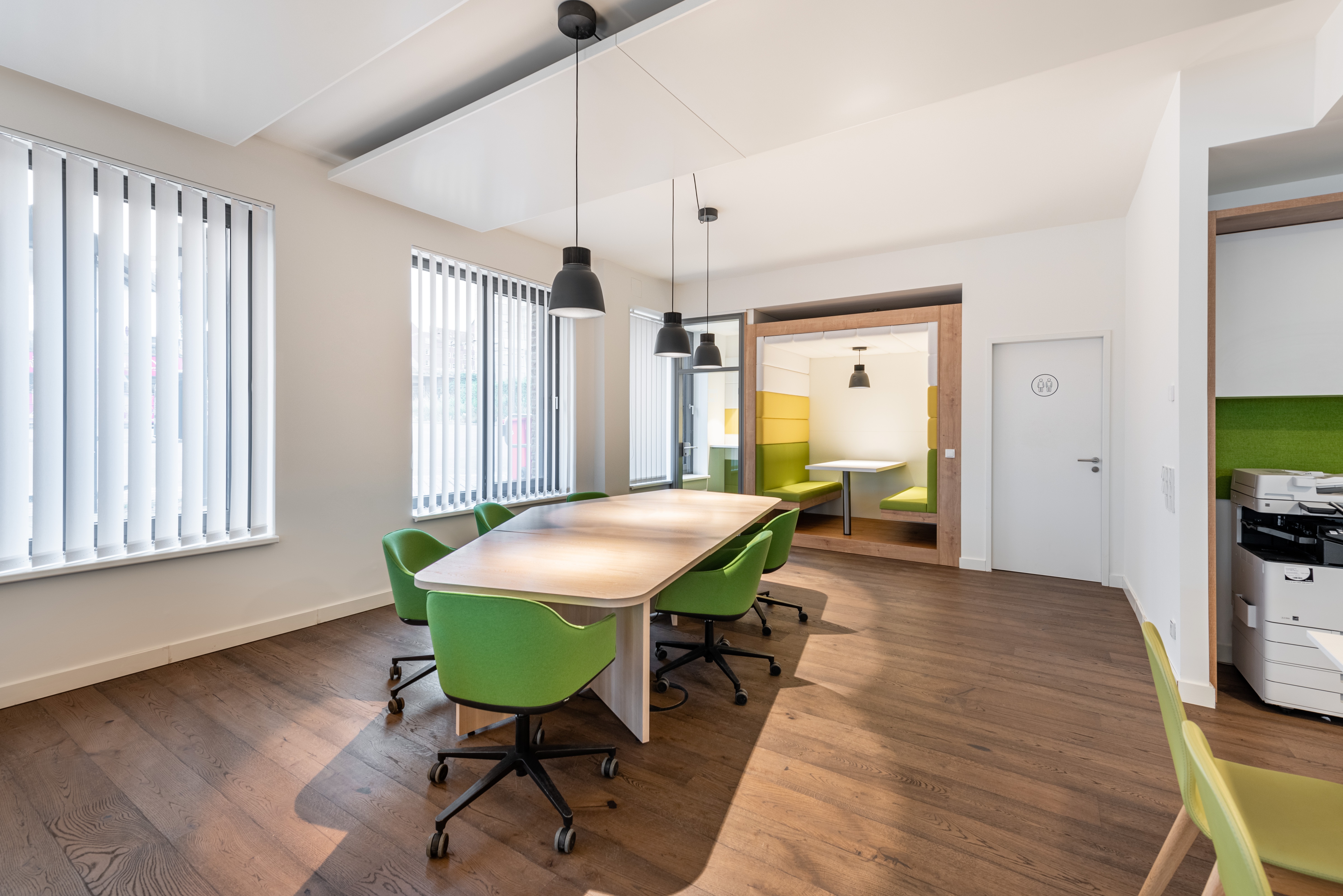 Coworking Spaces - Schleswig-Holstein - All-inclusive-Zugang zu Arbeitsplätzen, virtuellen Büros und Besprechungsräumen in Regus Kaistraße