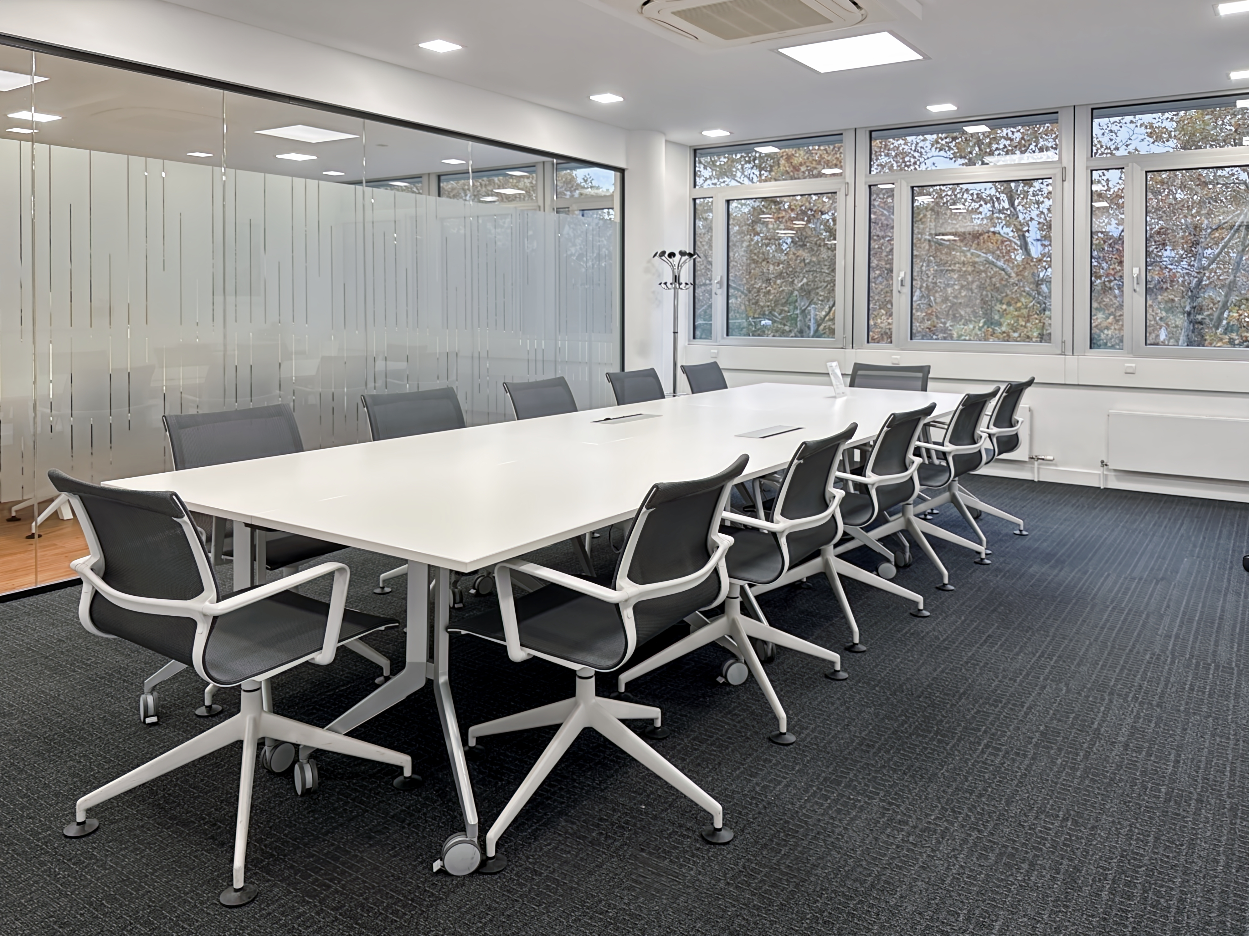 Coworking spaces - Baden-Württemberg - All-inclusive-Zugang zu [Arbeitsplätzen, virtuellen Büros und Besprechungsräumen] in Regus Theo & Luise