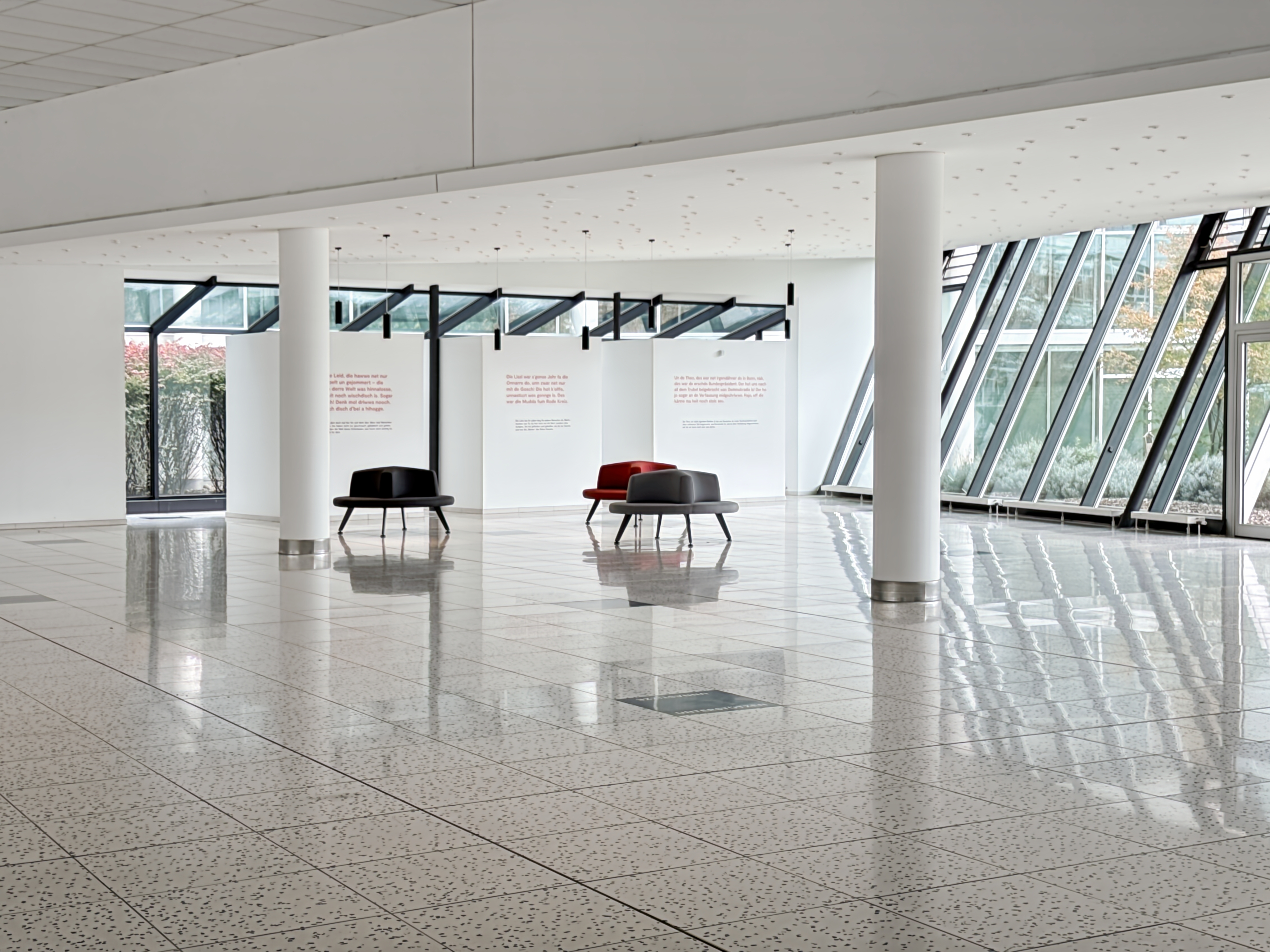 Coworking Space: All-inclusive-Zugang zu [Arbeitsplätzen, virtuellen Büros und Besprechungsräumen] in Regus Theo & Luise