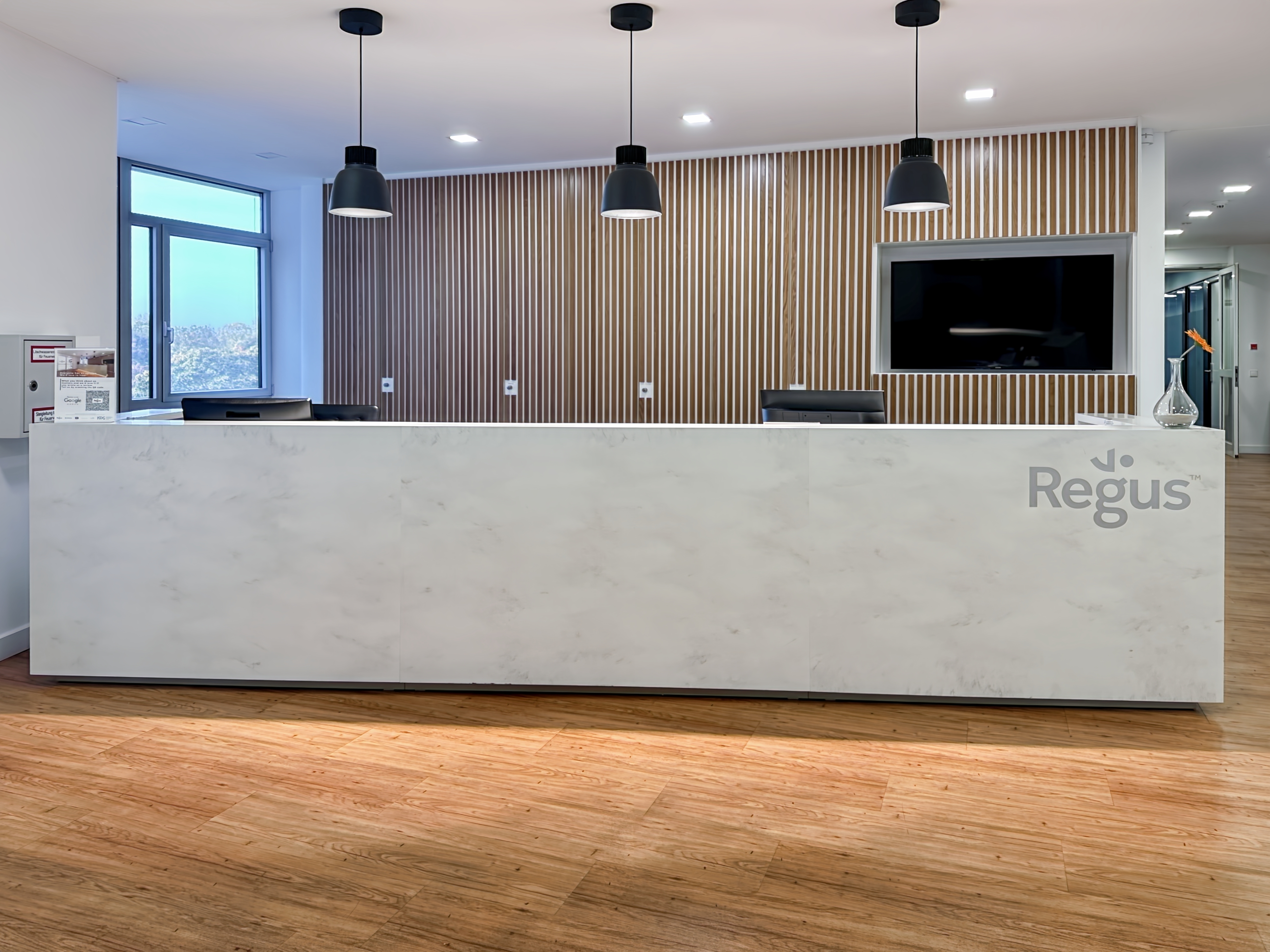 Coworking Space: All-inclusive-Zugang zu Arbeitsplätzen, virtuellen Büros und Besprechungsräumen in Regus Theodor-Heuss-Anlage