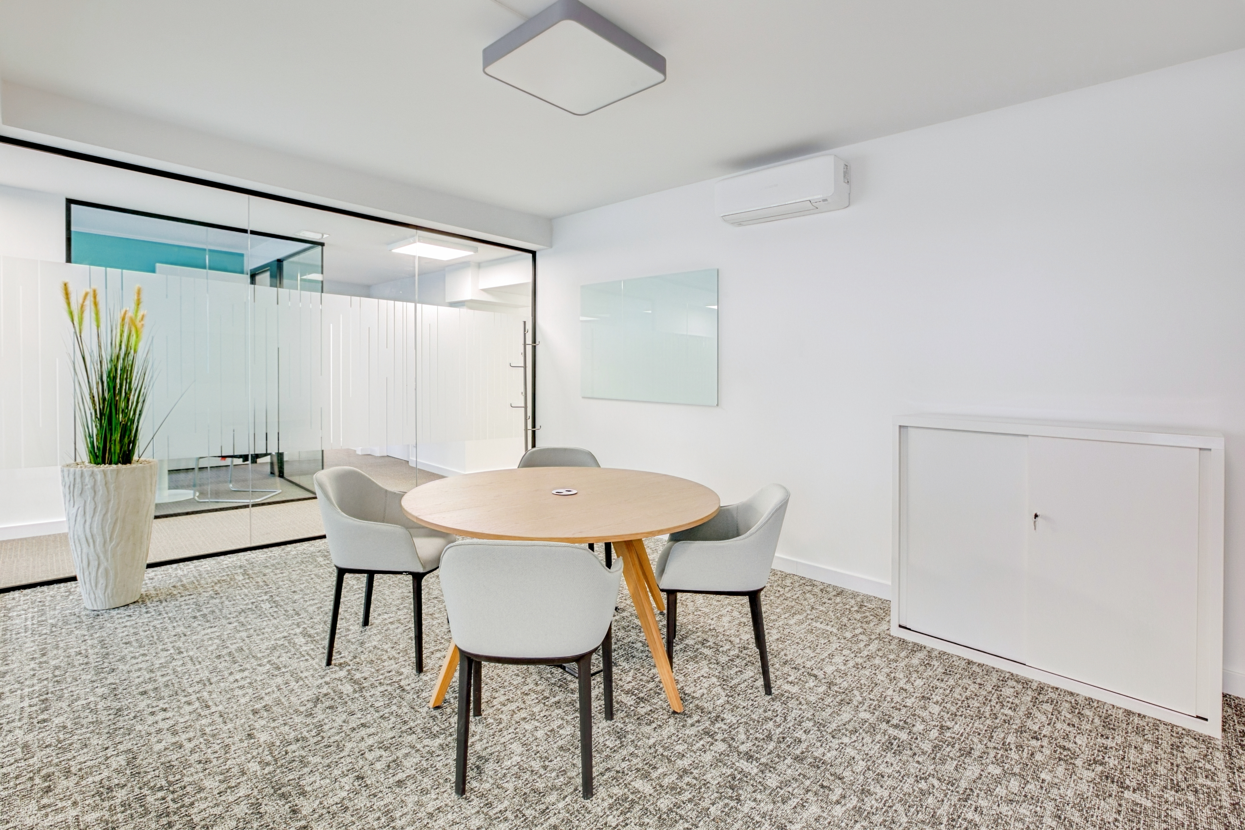 Coworking Spaces - PLZ 41061 (Deutschland) - All-inclusive-Zugang zu Arbeitsplätzen, virtuellen Büros und Besprechungsräumen in Regus Bismarckstraße