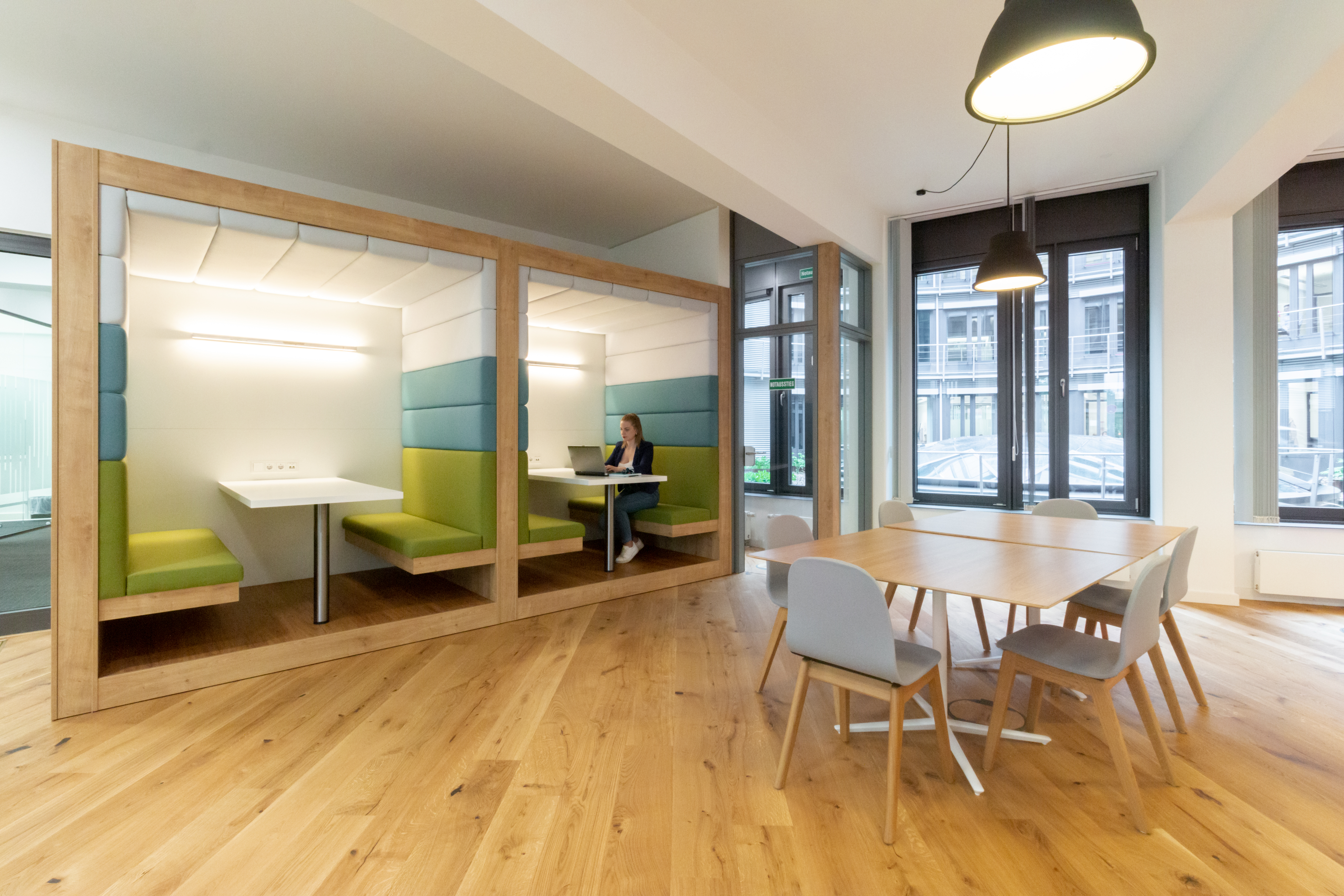 Coworking Space: All-inclusive-Zugang zu [Arbeitsplätzen, virtuellen Büros und Besprechungsräumen] in Regus Arondo Five Rings