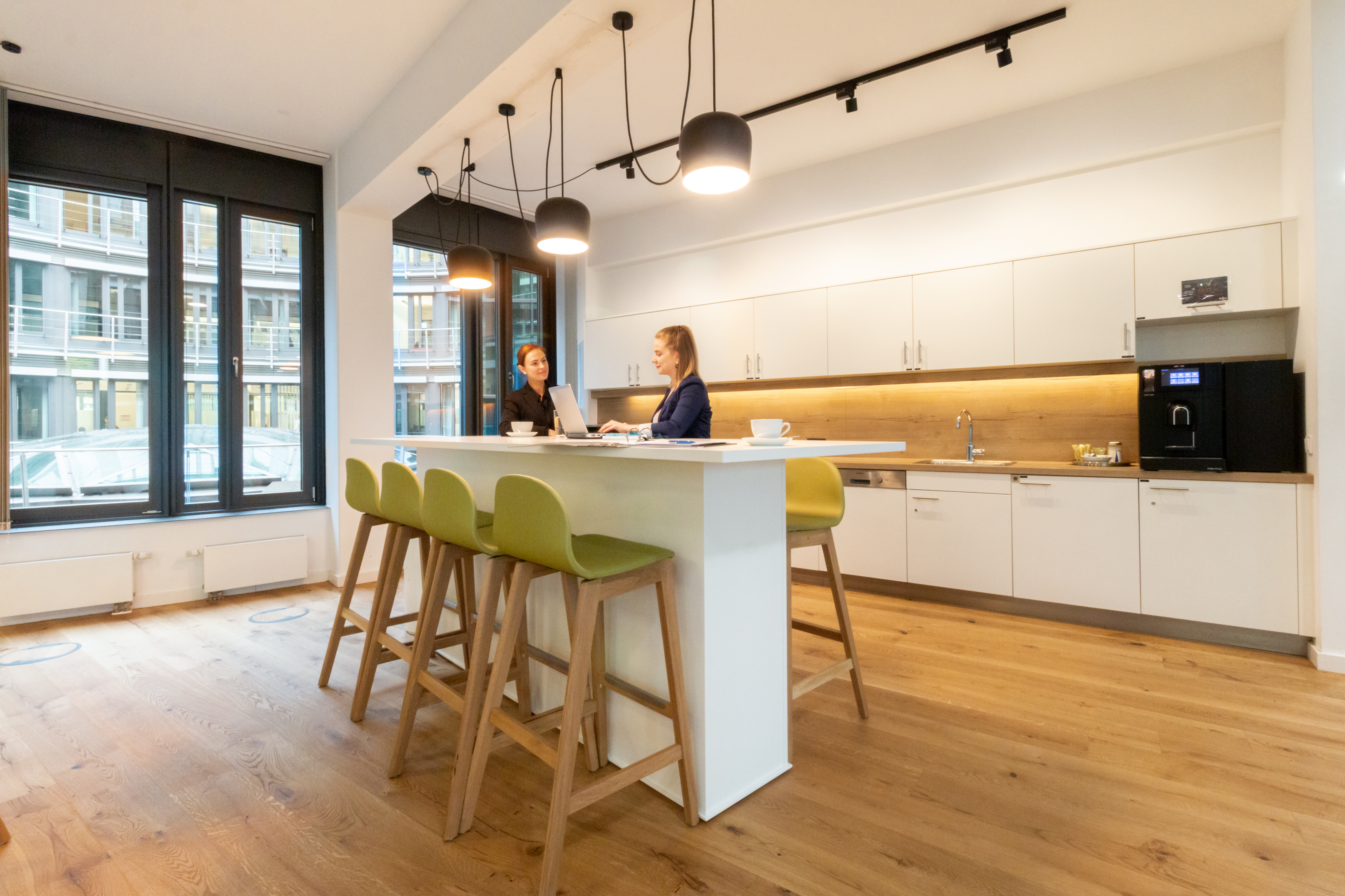 Coworking Space: All-inclusive-Zugang zu [Arbeitsplätzen, virtuellen Büros und Besprechungsräumen] in Regus Arondo Five Rings