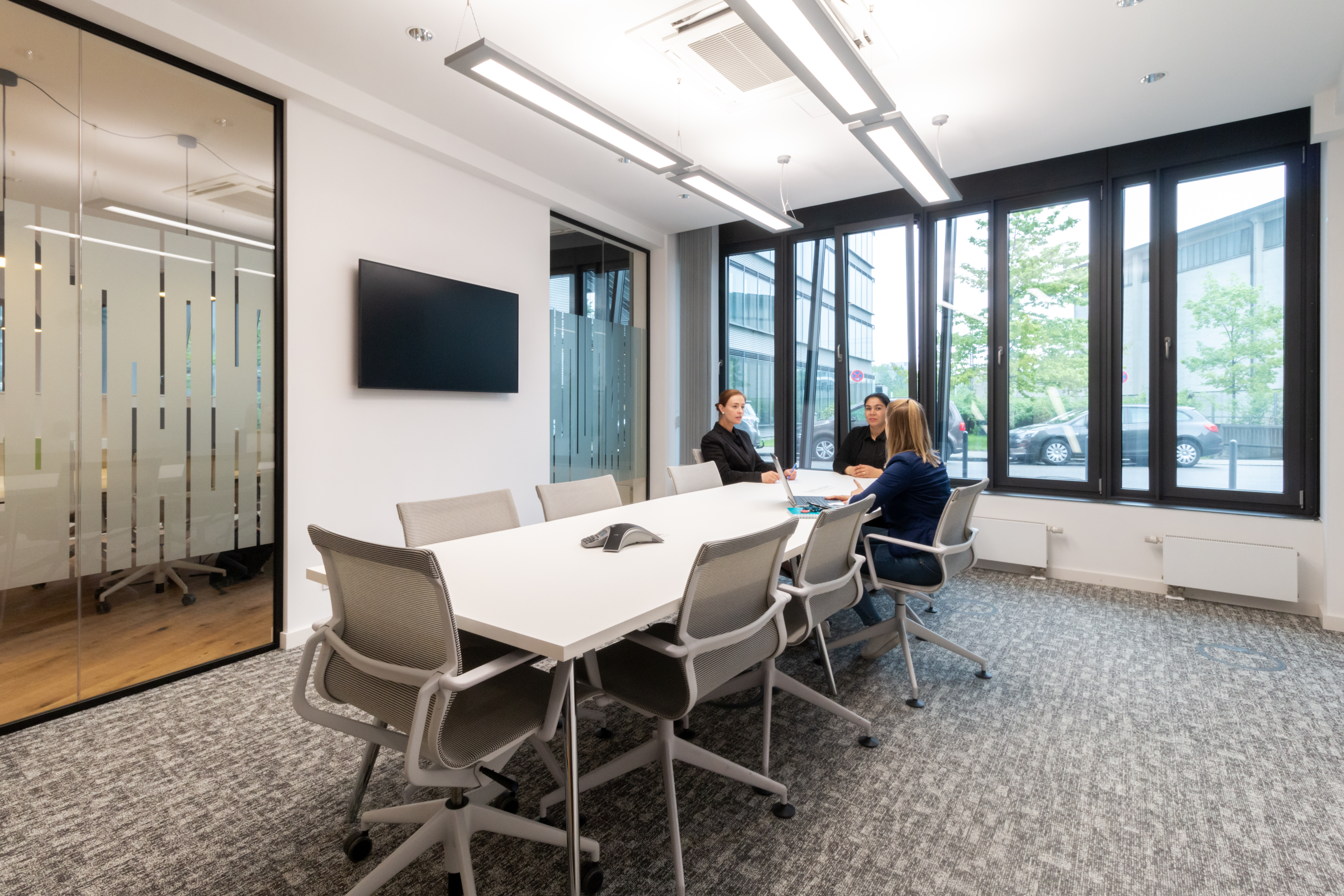 Coworking Space: All-inclusive-Zugang zu [Arbeitsplätzen, virtuellen Büros und Besprechungsräumen] in Regus Arondo Five Rings