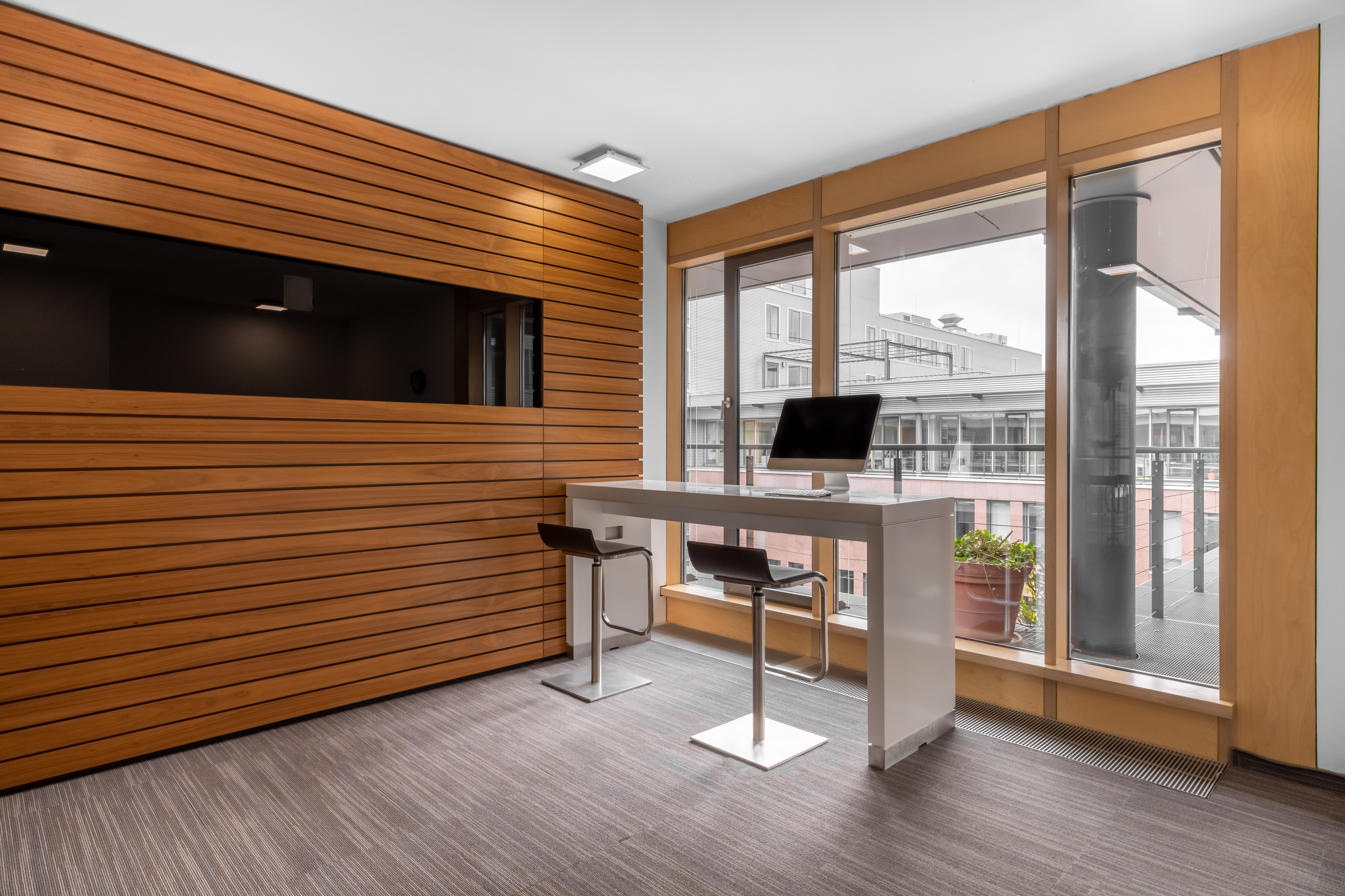 Coworking spaces - Oberbayern - All-inclusive-Zugang zu [Arbeitsplätzen, virtuellen Büros und Besprechungsräumen] in Regus Laim