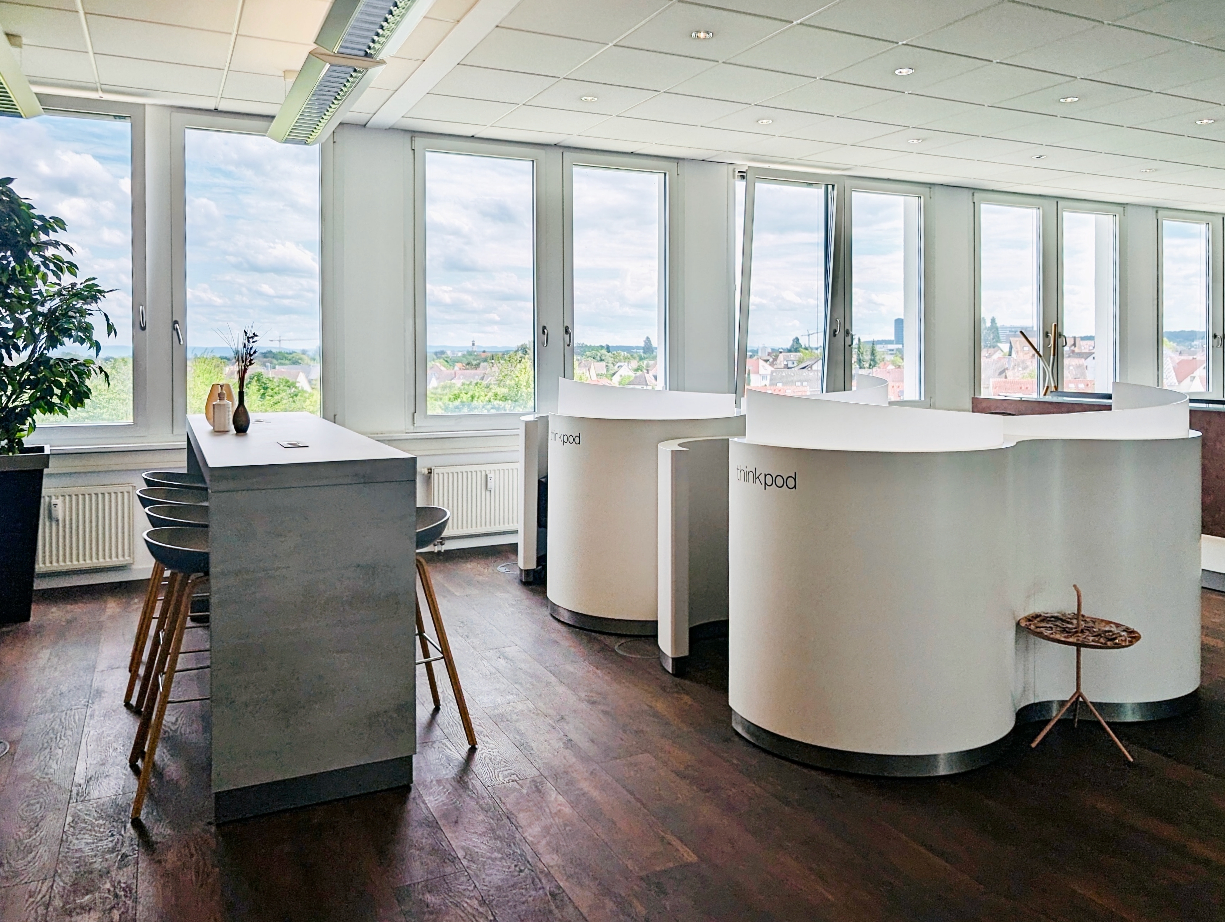 Coworking spaces - Schwäbische Alb - Arbeitsplätze, Services und Support unterstützen Sie bei der Arbeit in Regus STEP