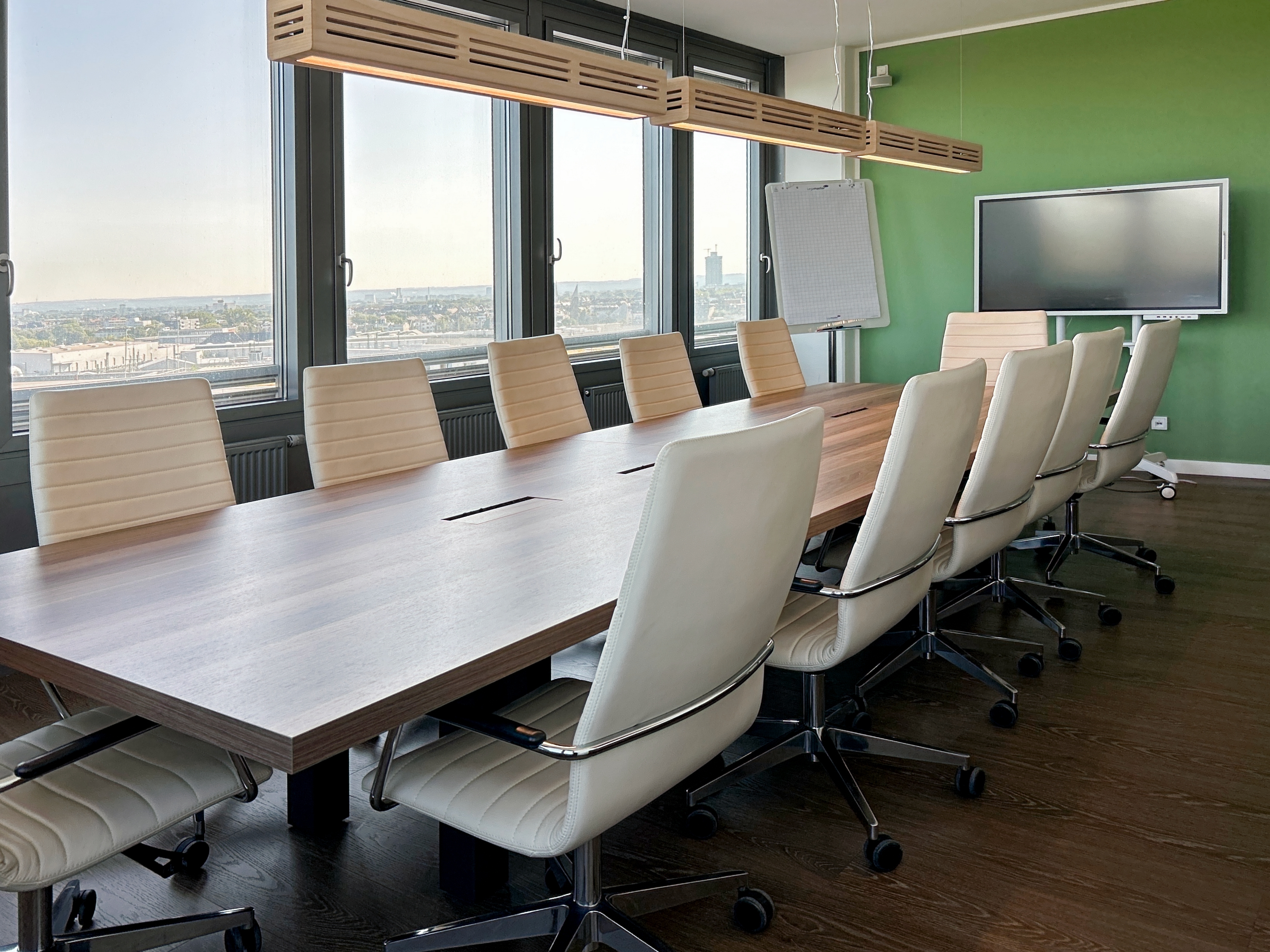 Coworking Spaces - Köln - Arbeitsplätze, Services und Support unterstützen Sie bei der Arbeit in Signature KölnTurm