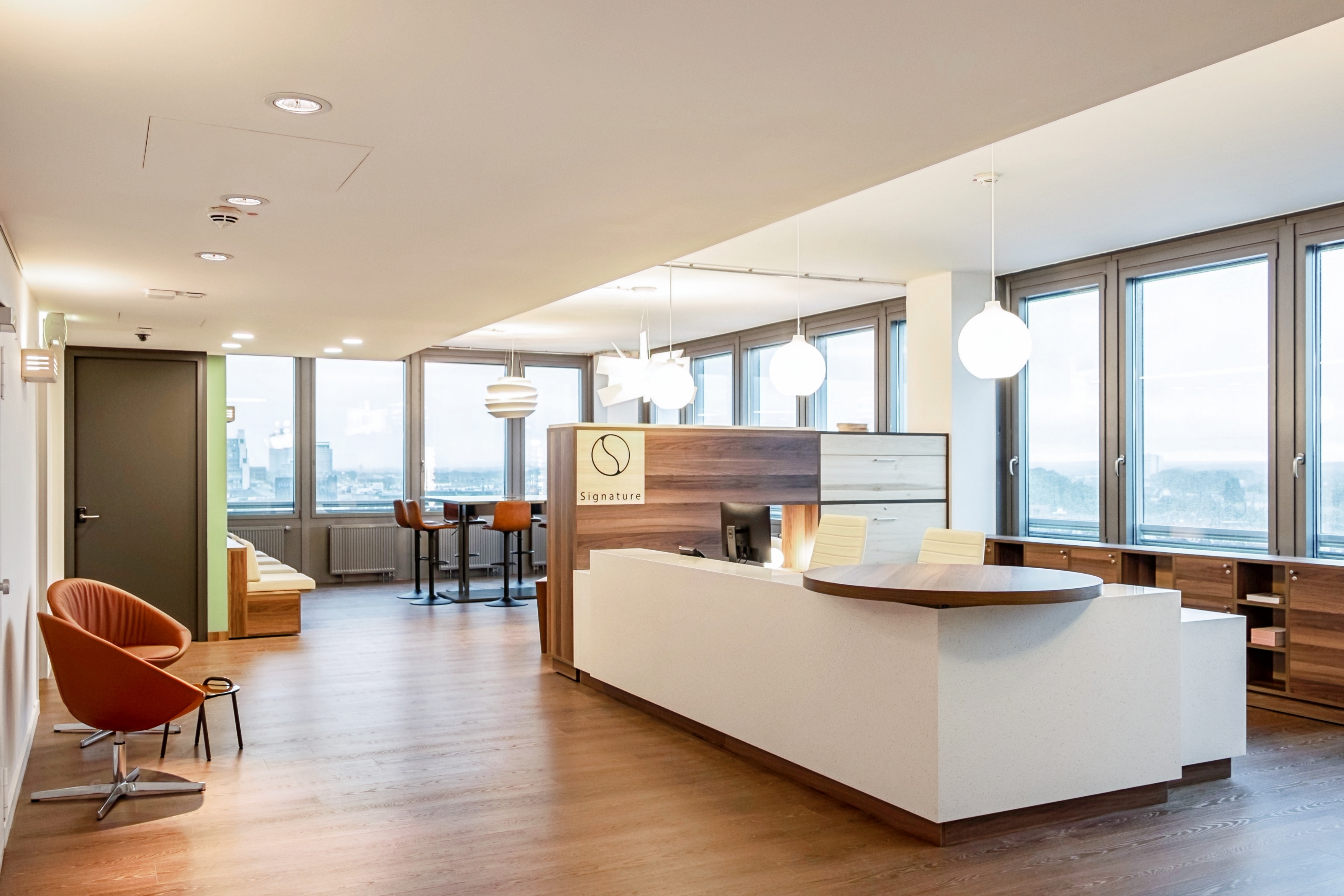 Coworking Space: Arbeitsplätze, Services und Support unterstützen Sie bei der Arbeit in Signature KölnTurm