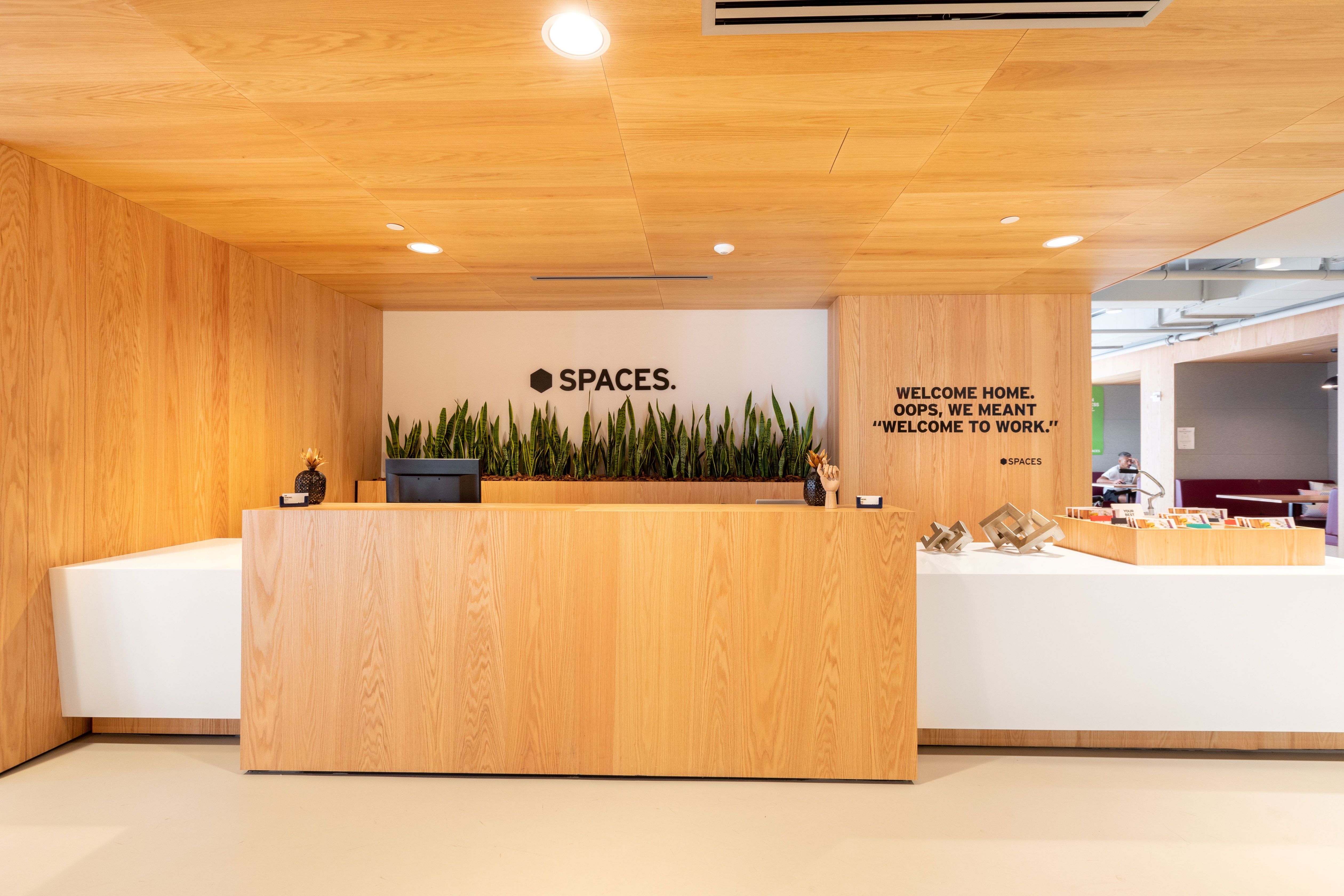 Coworking Spaces - feste Arbeitsplätze vorhanden - Berlin-Umland - Arbeitsplätze, Services und Support unterstützen Sie bei der Arbeit in Spaces Spittelmarkt