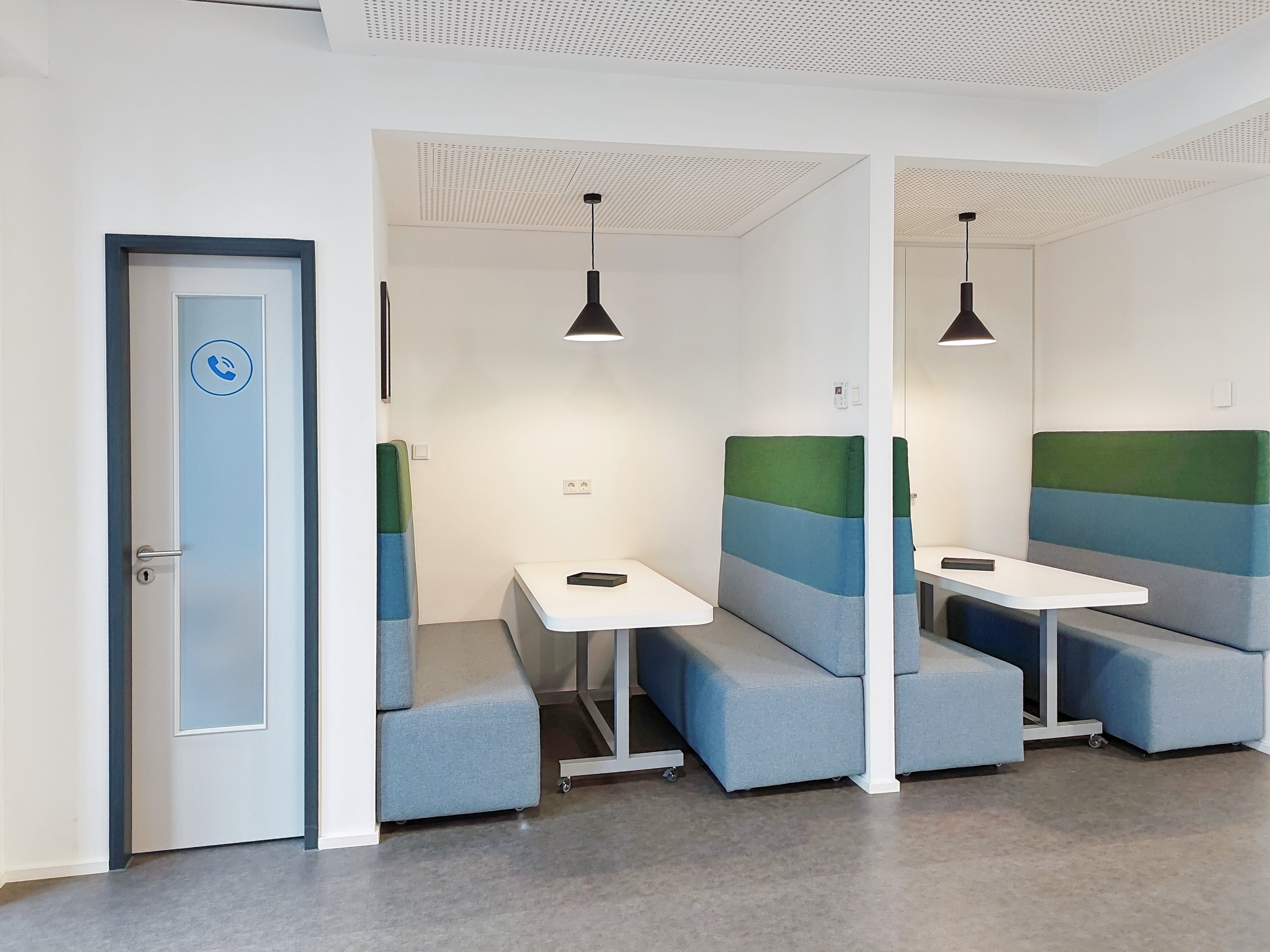 Coworking Spaces - Köln - Arbeitsplätze, Services und Support unterstützen Sie bei der Arbeit in HQ HangarOne