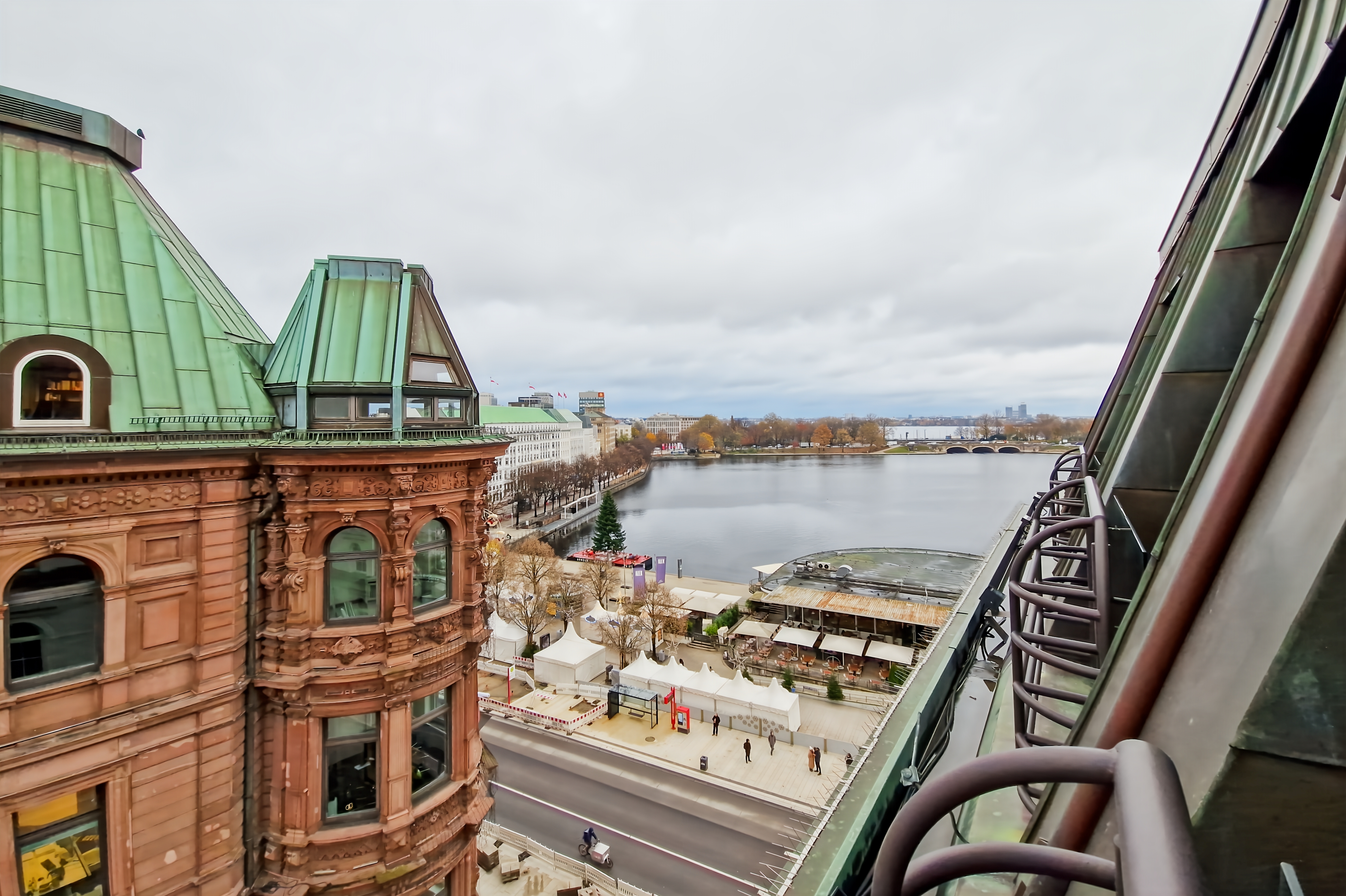 Coworking Space: Arbeitsplätze, Services und Support unterstützen Sie bei der Arbeit in Signature Jungfernstieg