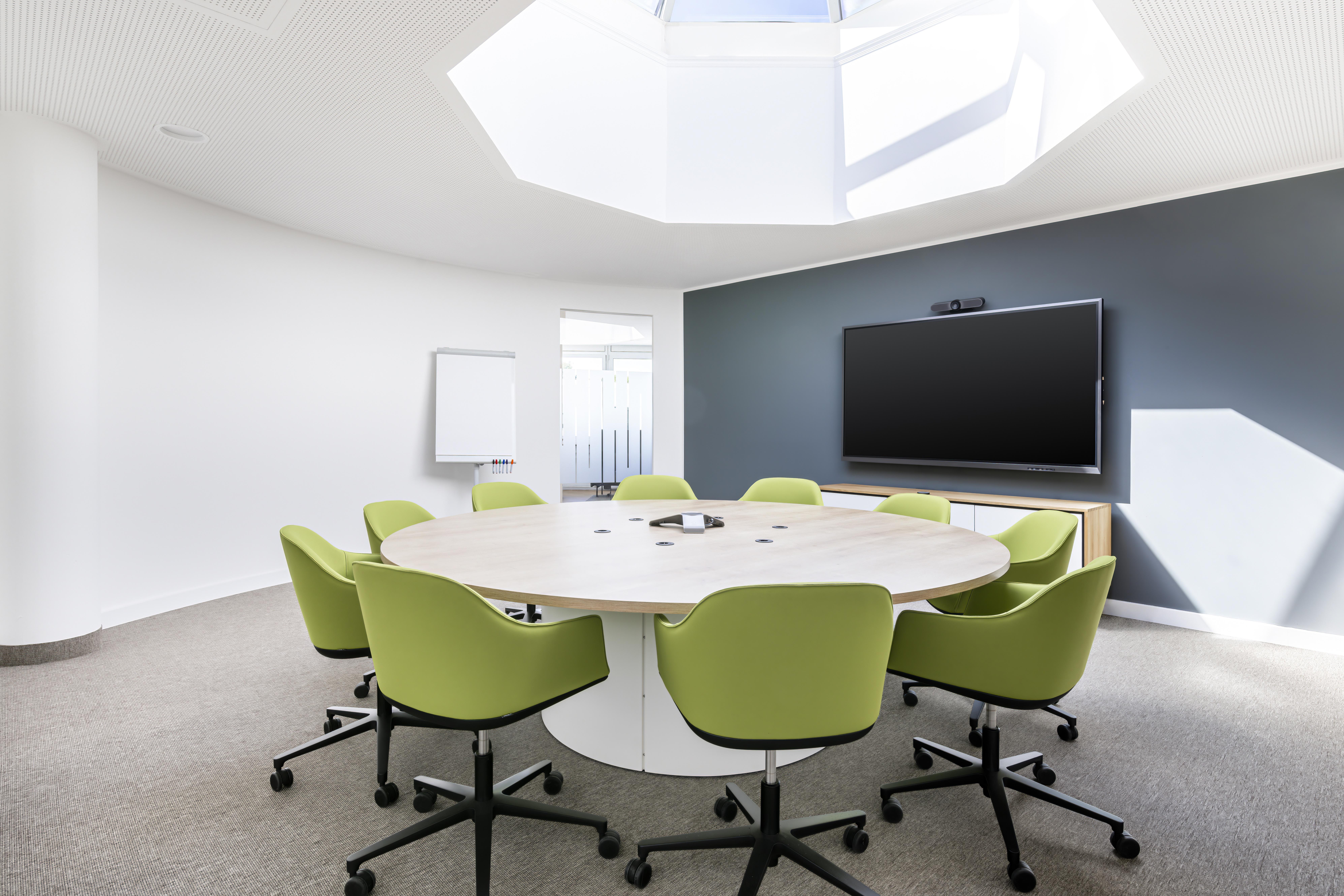 Coworking Spaces - Oberbayern - Arbeitsplätze, Services und Support unterstützen Sie bei der Arbeit in Regus Docks