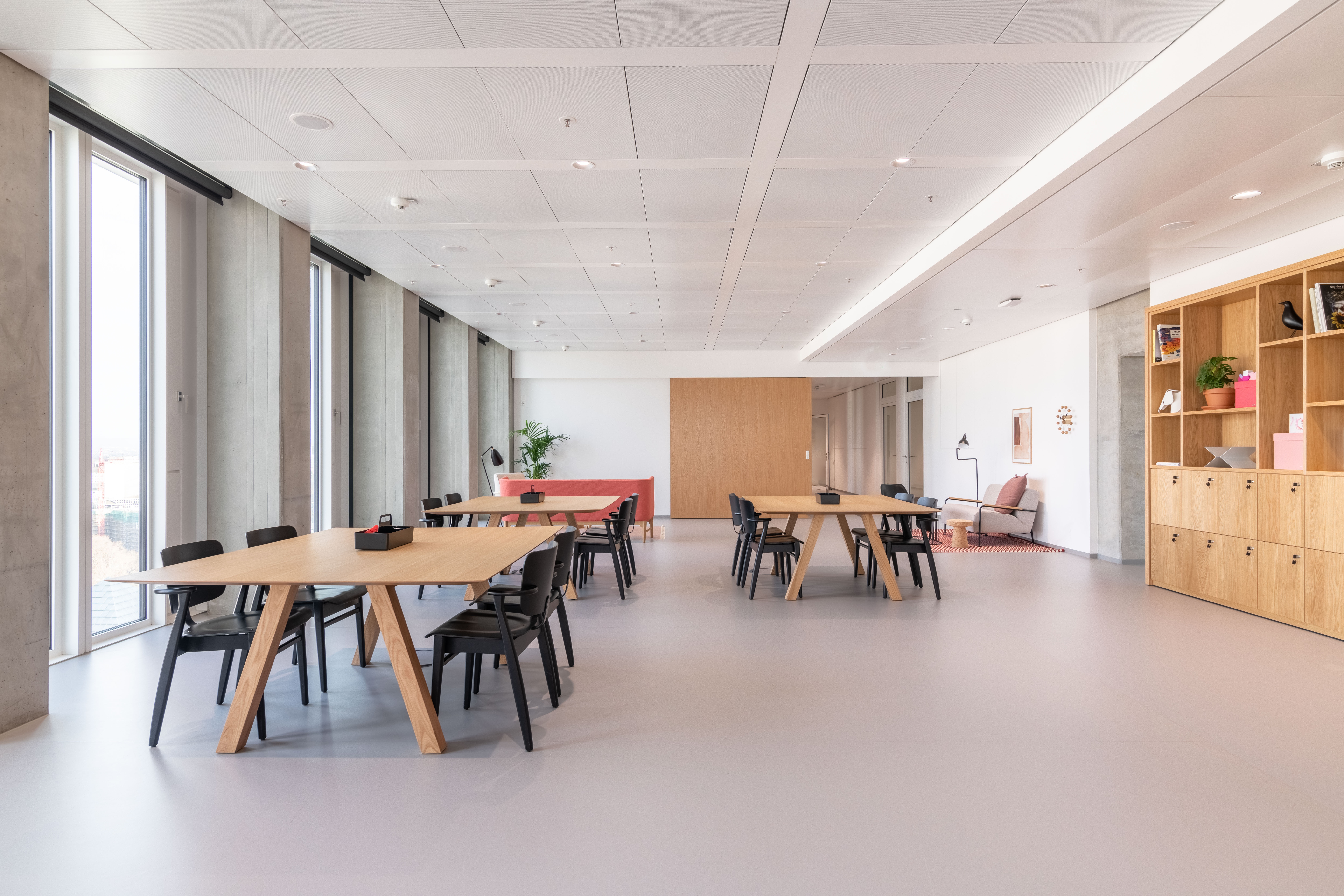 Coworking Spaces - Hessen Nord - Arbeitsplätze, Services und Support unterstützen Sie bei der Arbeit in Spaces Tower One 