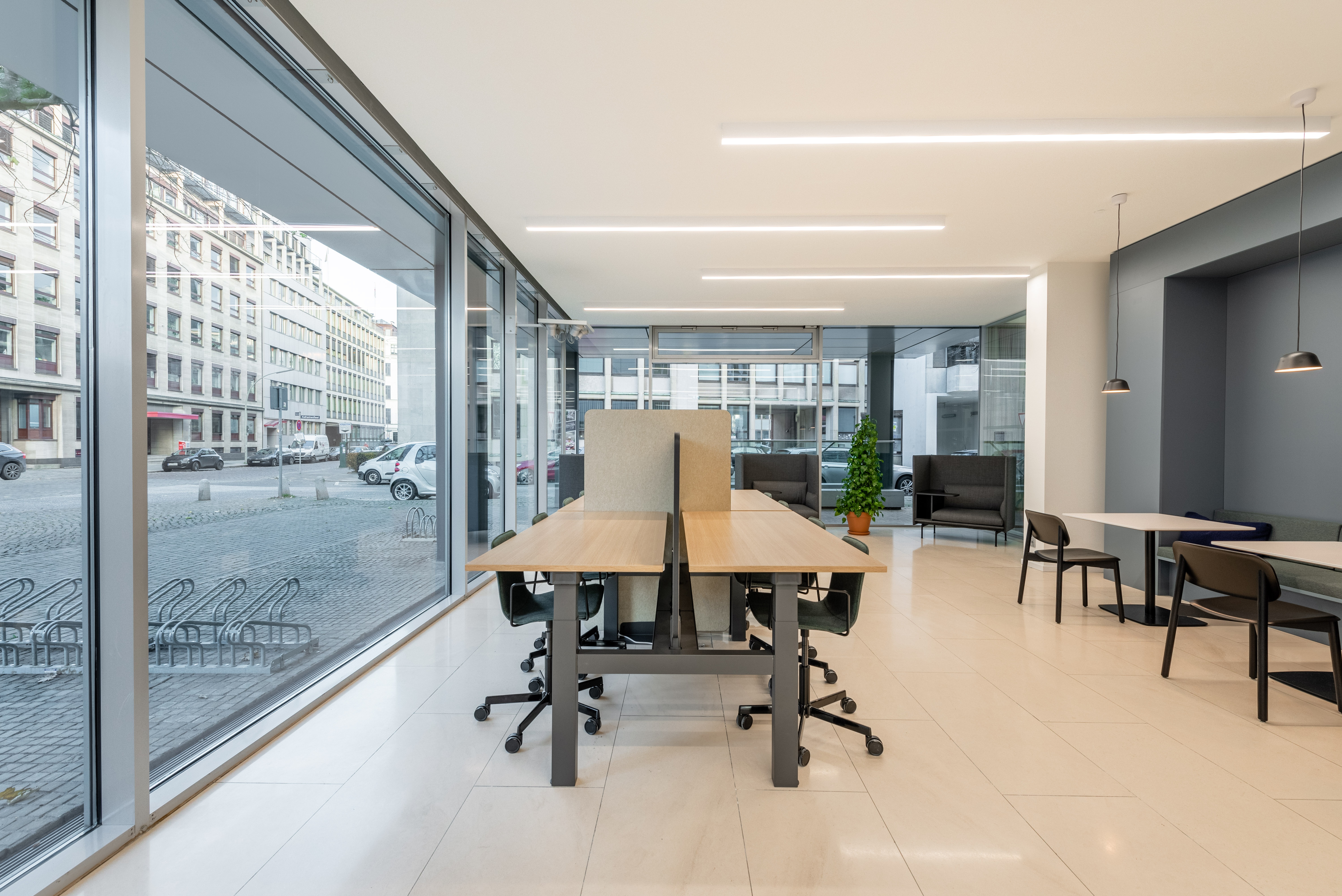 Coworking Spaces - Hamburg-Stadt (Hamburg, Freie und Hansestadt) - Arbeitsplätze, Services und Support unterstützen Sie bei der Arbeit in Regus Bei den Mühren 1