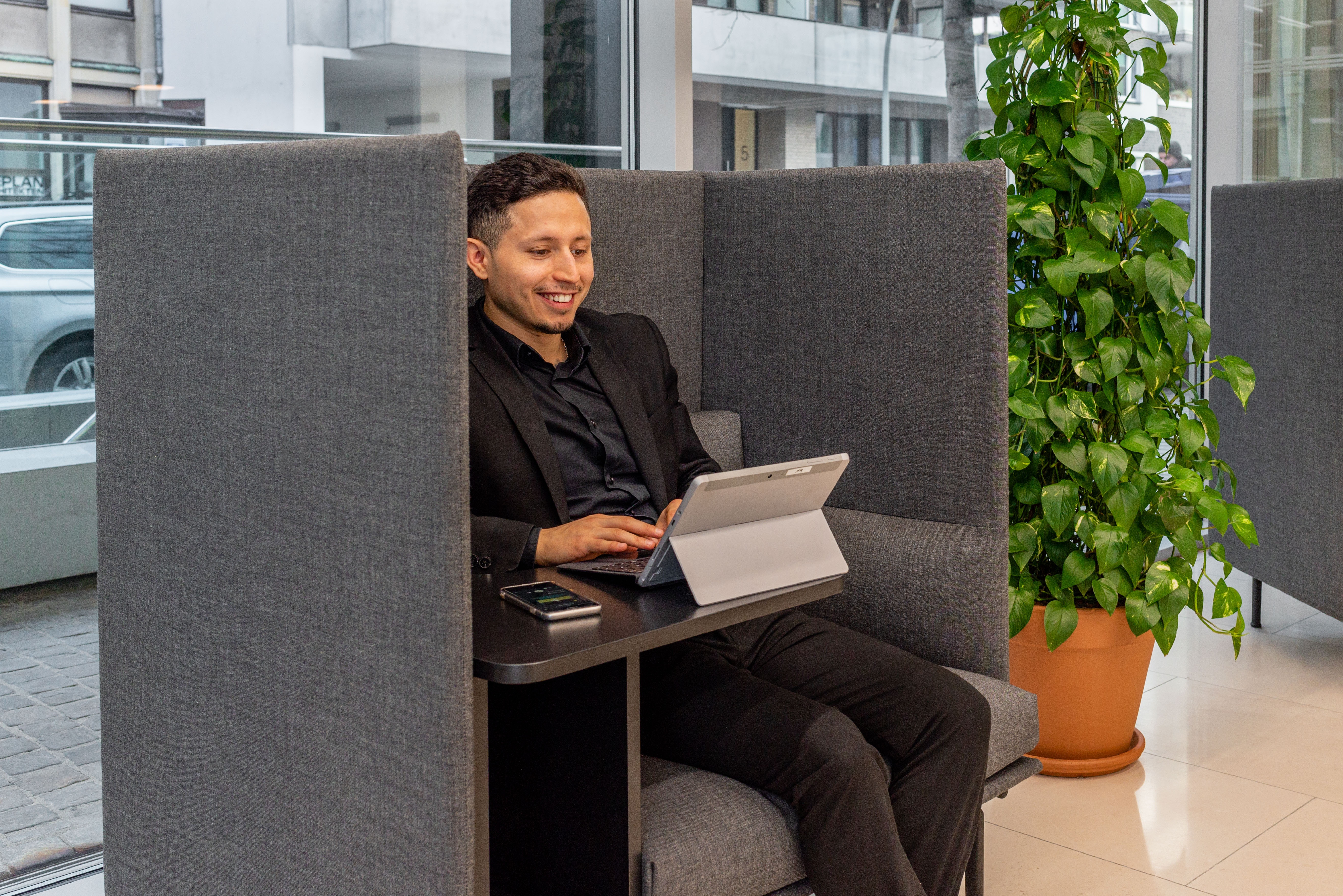 Coworking Space: Arbeitsplätze, Services und Support unterstützen Sie bei der Arbeit in Regus Speicherstadt