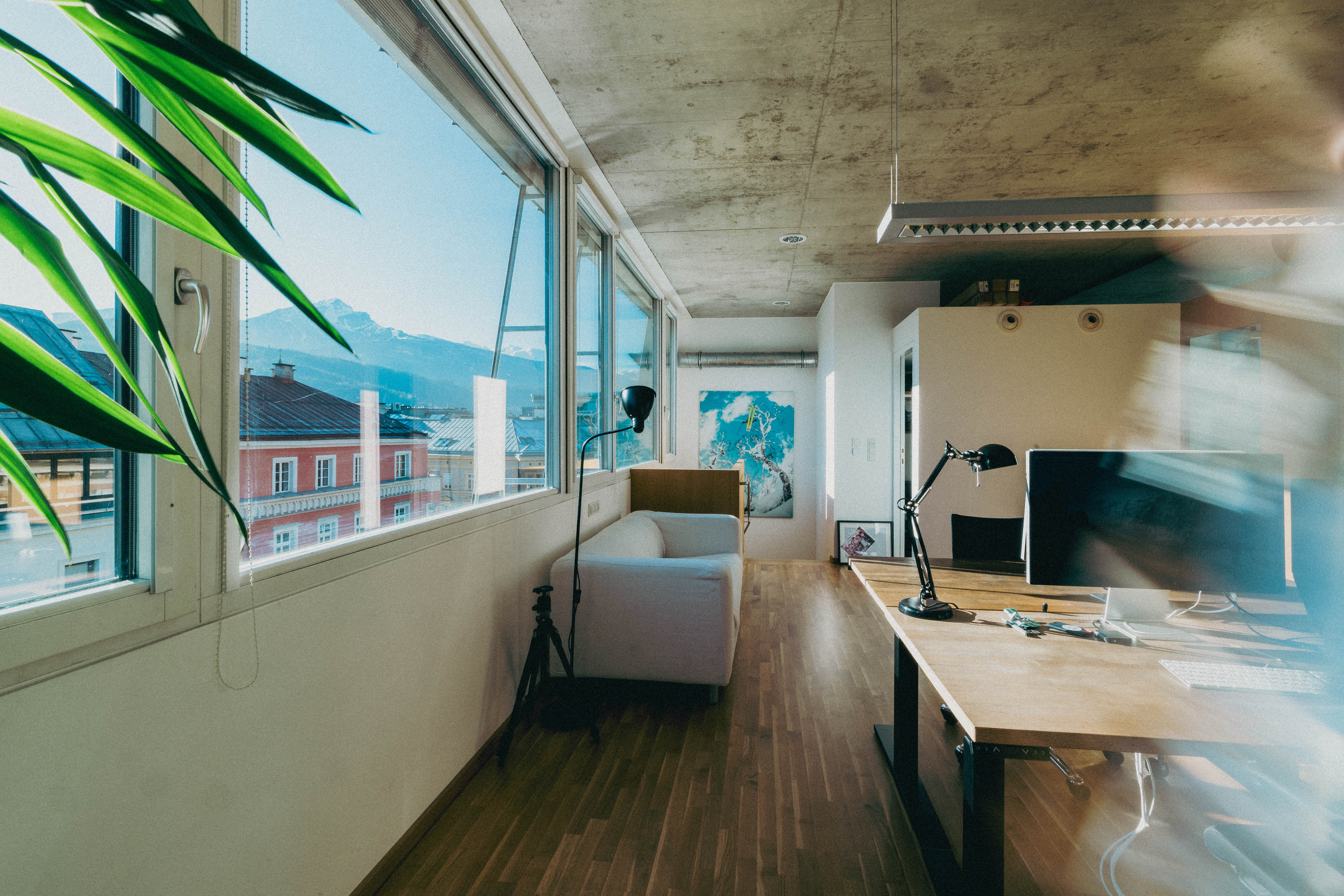 Coworking Space: CREATIVE OFFICE SPACE