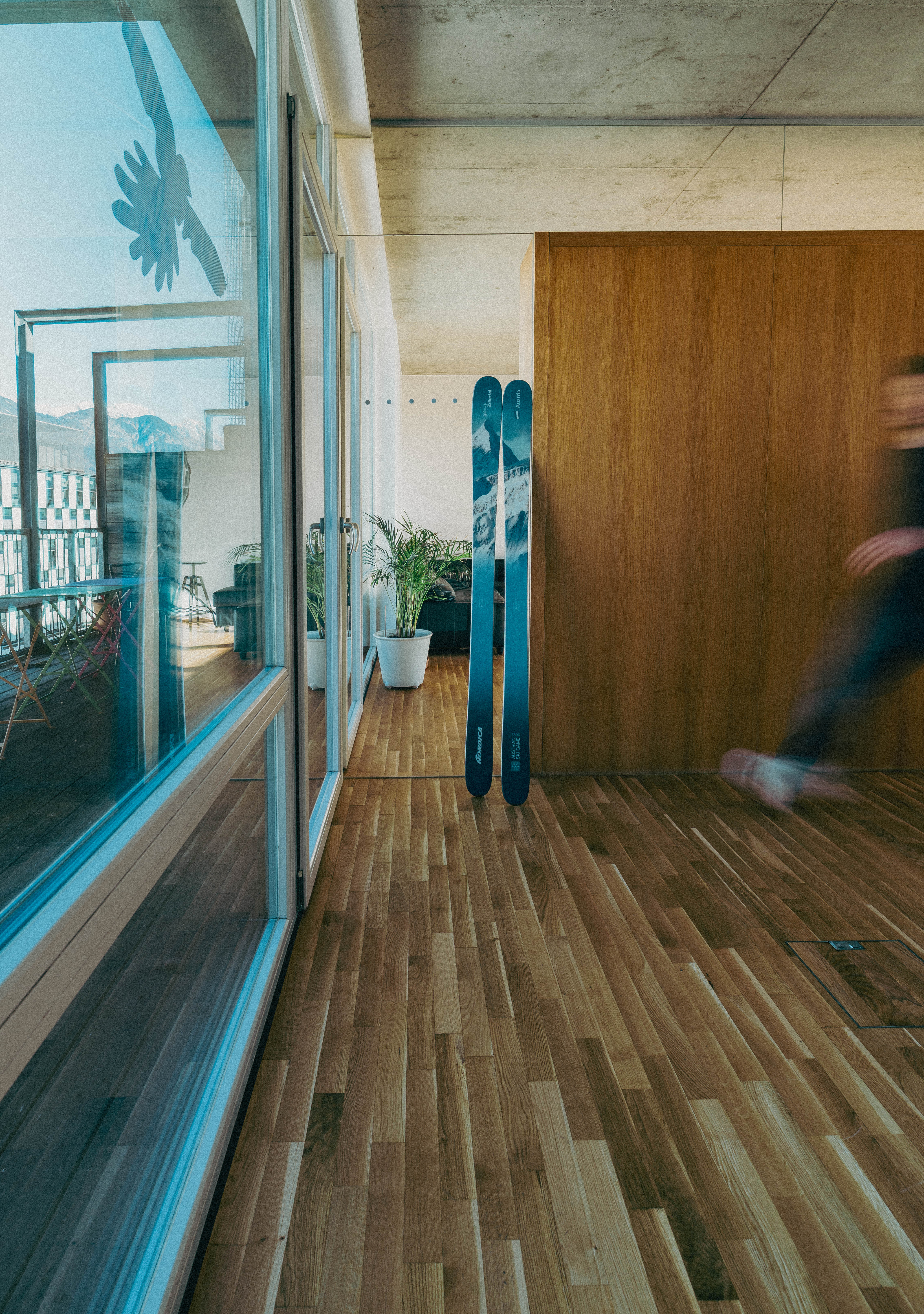 Coworking Space: CREATIVE OFFICE SPACE