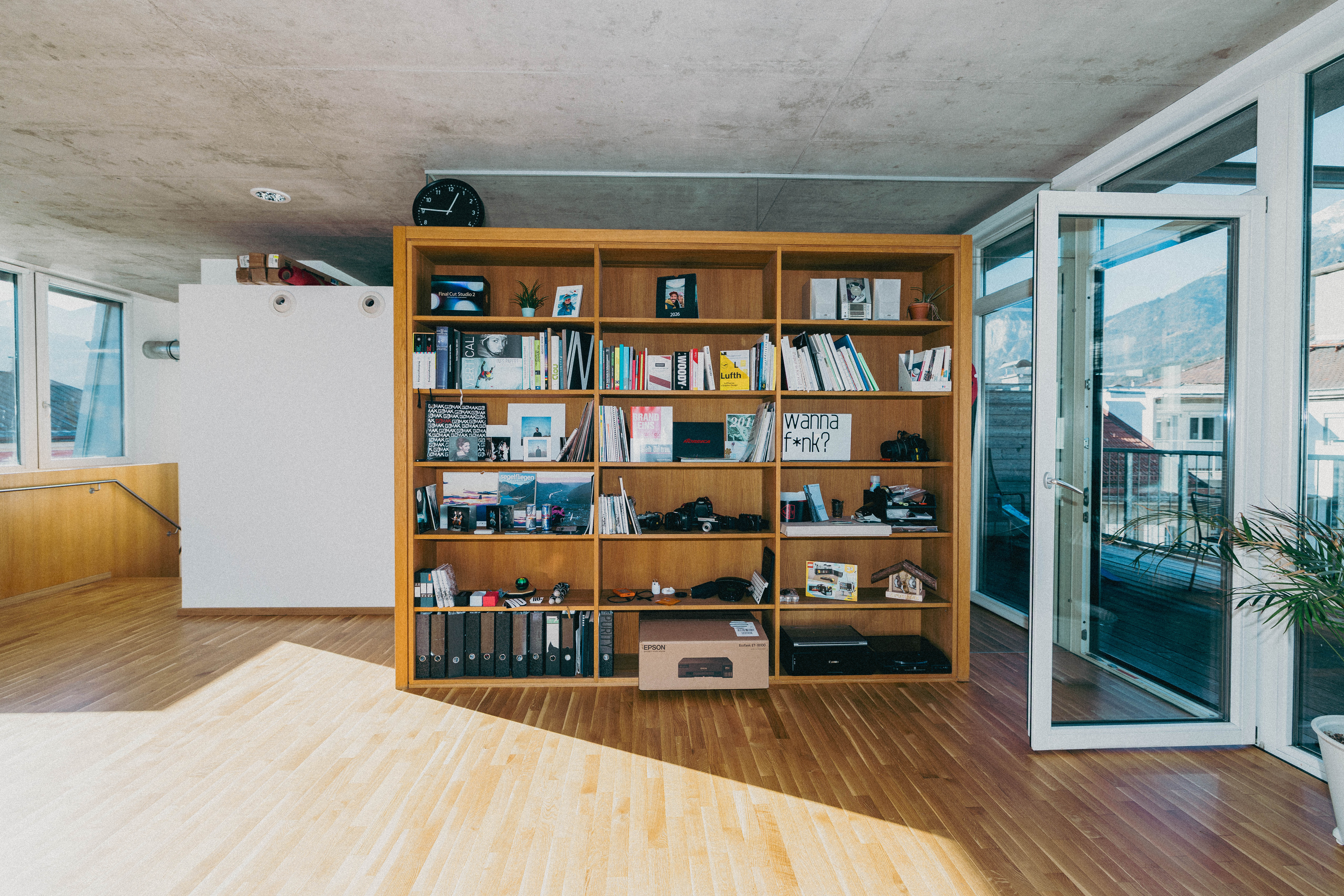 Coworking Space: CREATIVE OFFICE SPACE