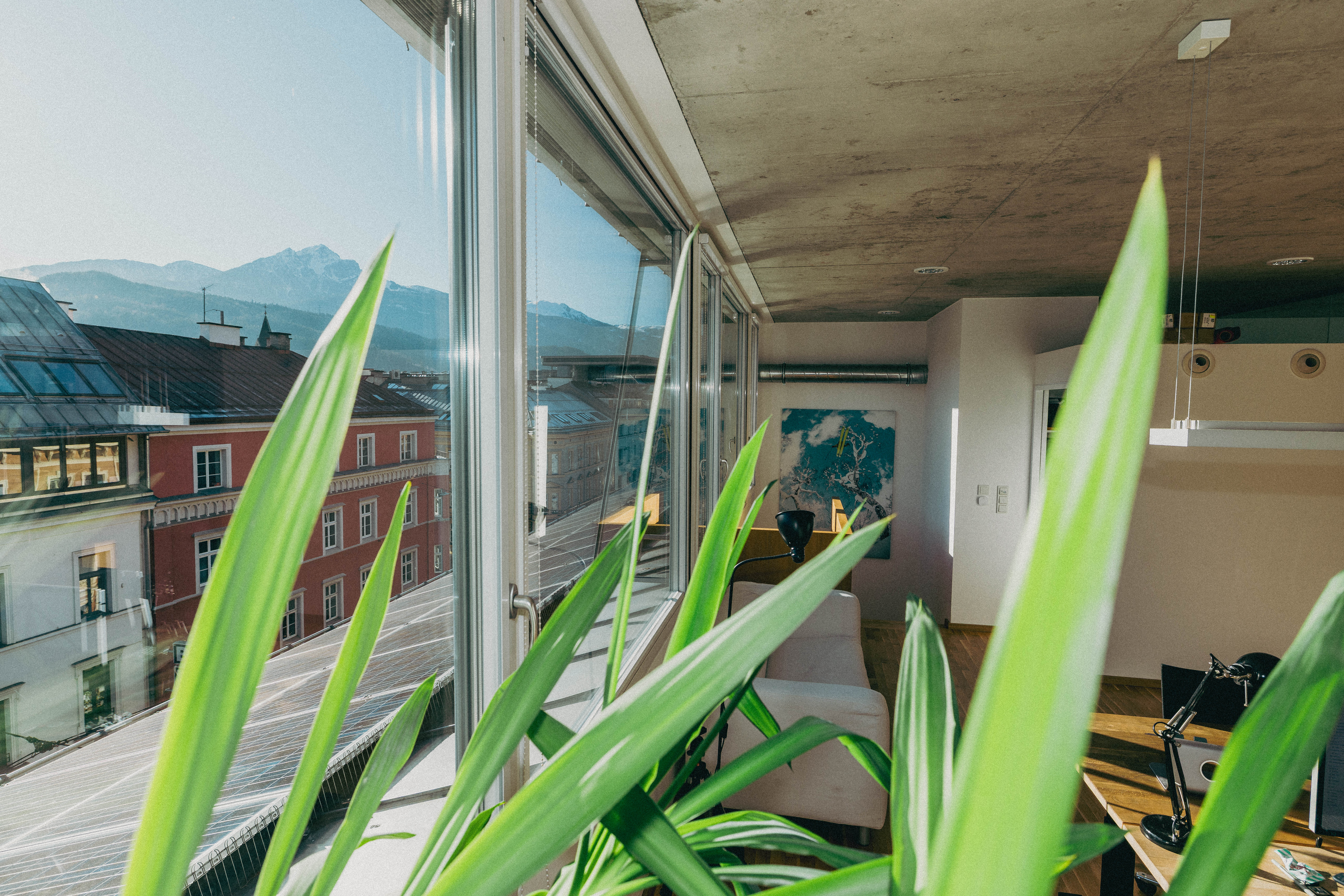 Coworking Space: CREATIVE OFFICE SPACE