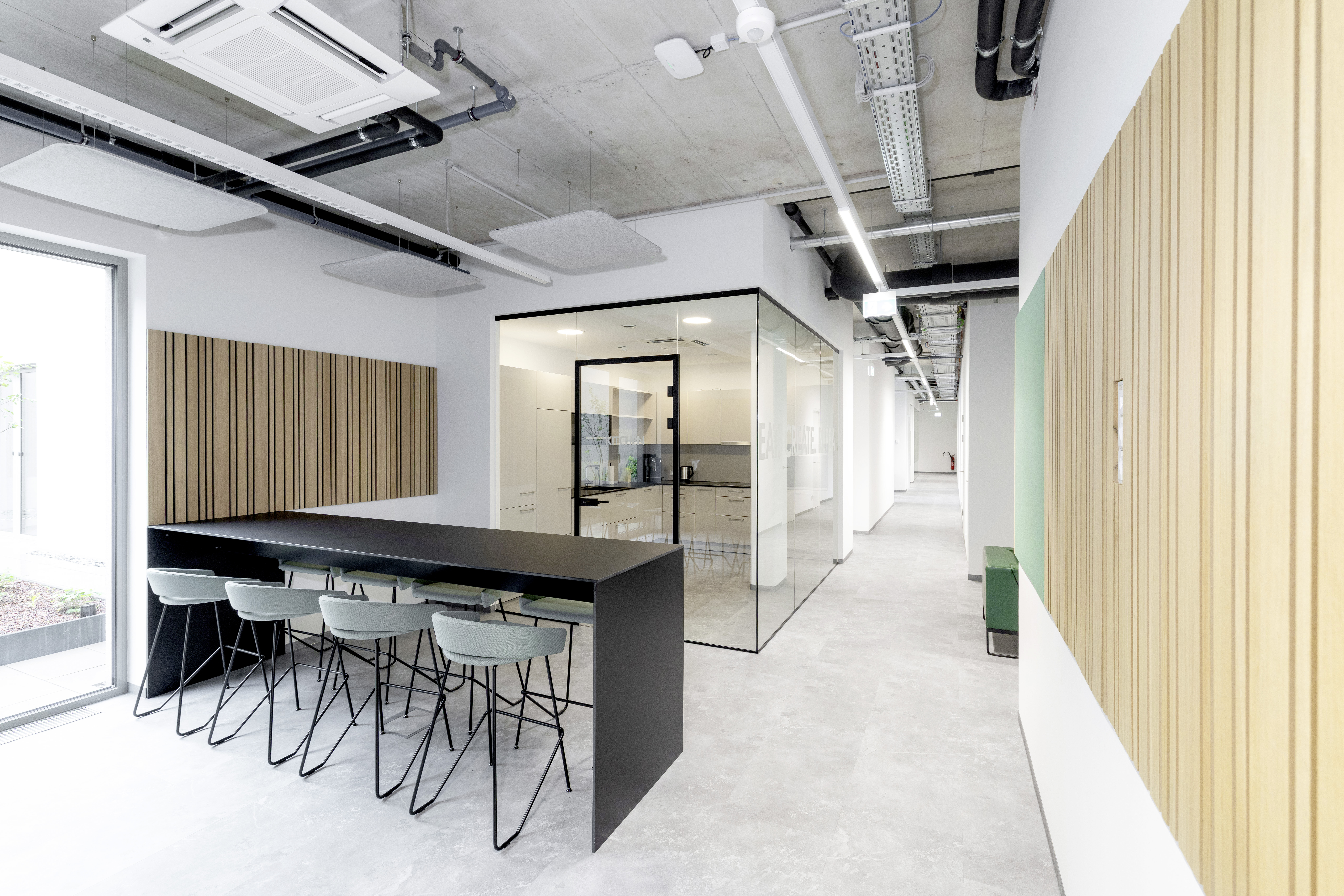 Coworking Spaces - feste Arbeitsplätze vorhanden - Puch bei Hallein - Gemeinsame Küche und Aufenthaltsbereich.
 - Shared Office - Wissenspark Salzburg Urstein