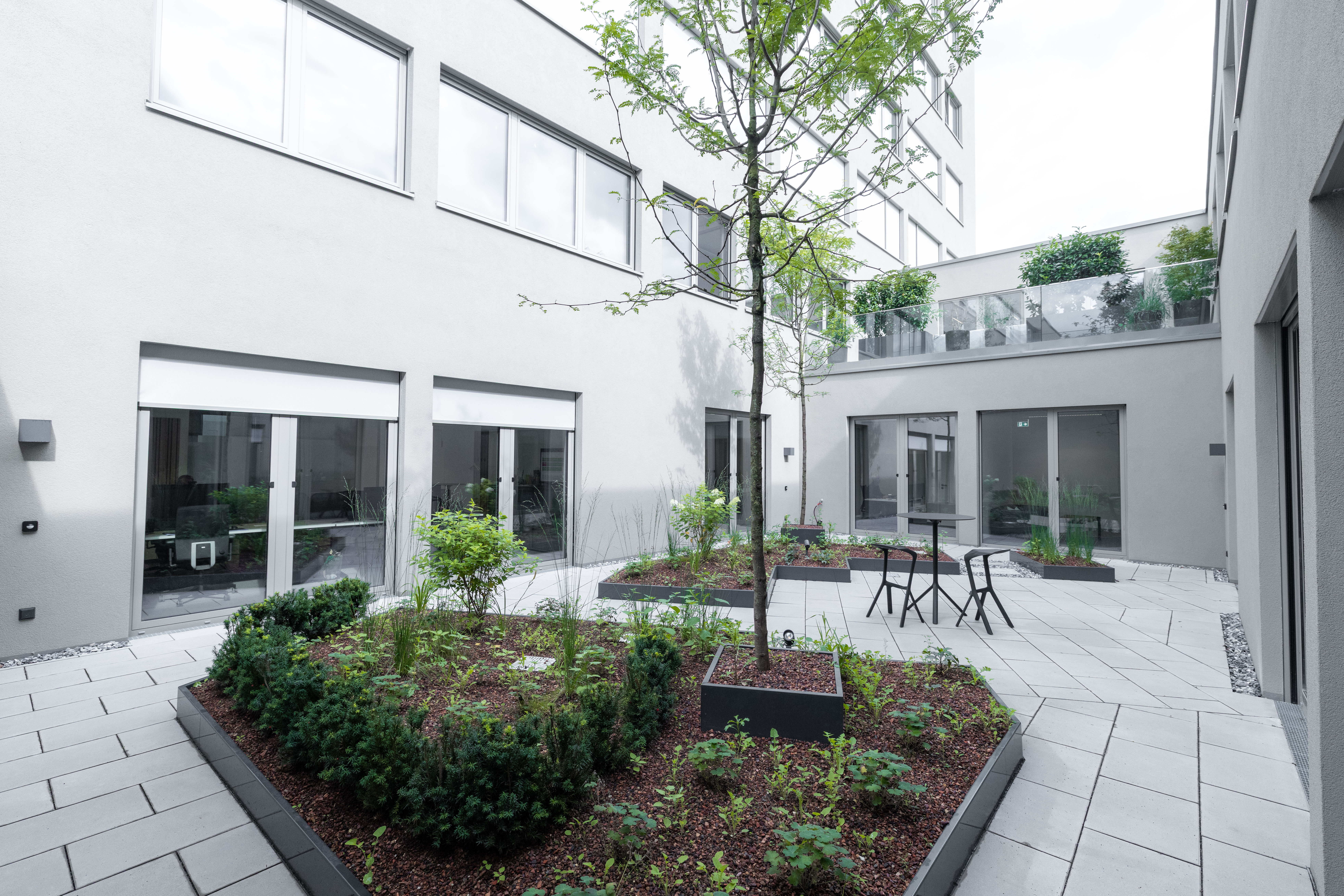 Coworking Spaces - feste Arbeitsplätze vorhanden - Puch bei Hallein - Innenhof. - Shared Office - Wissenspark Salzburg Urstein