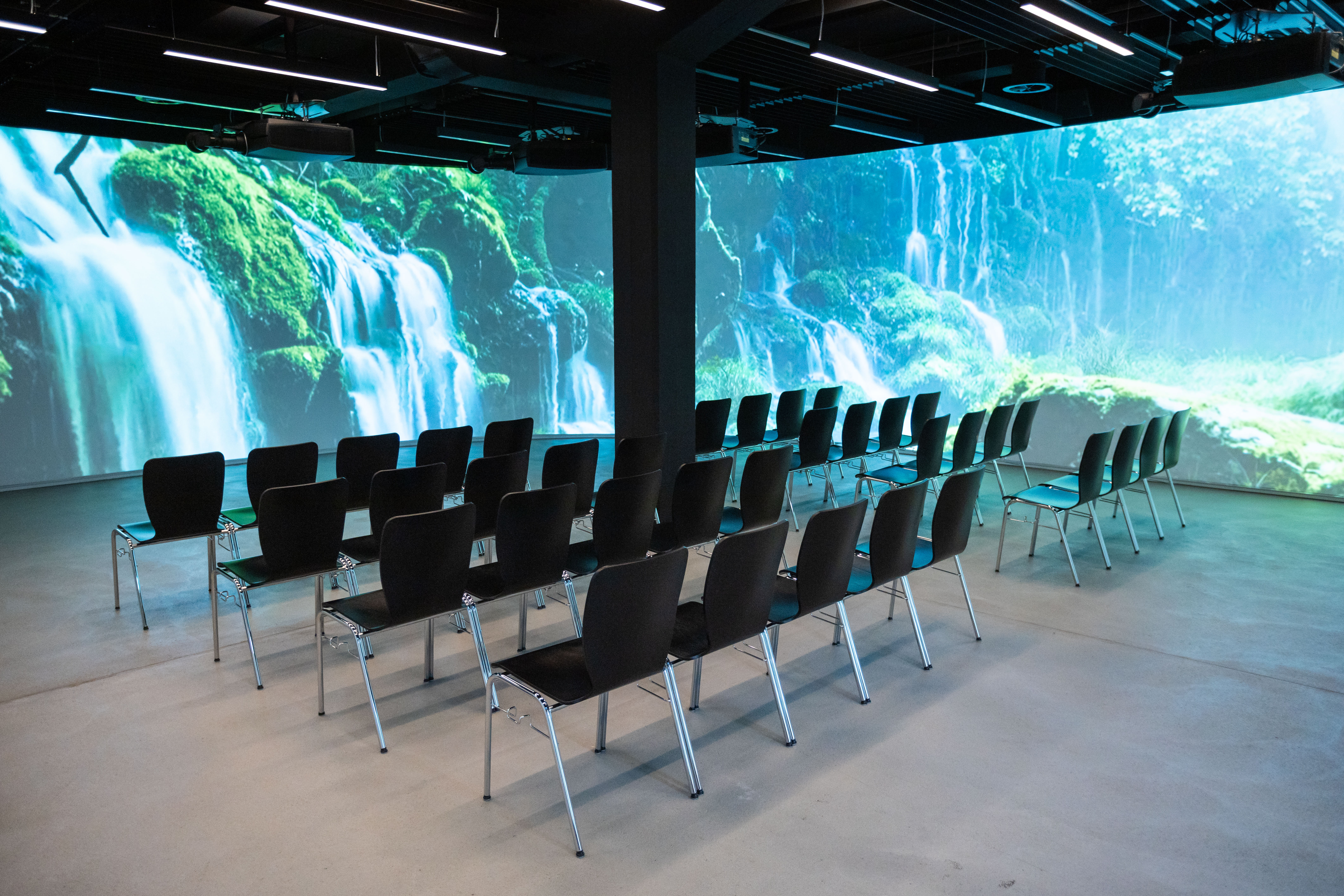 Coworking Space: Erlebe die Welt von 90°-Darstellungen und begeistere deine Gäste bei Präsentationen oder Workshops mit einzigartigen Visualisierungen. Ein unvergessliches Erlebnis ist garantiert. - Zentrum für Innovation & Digitalisierung
