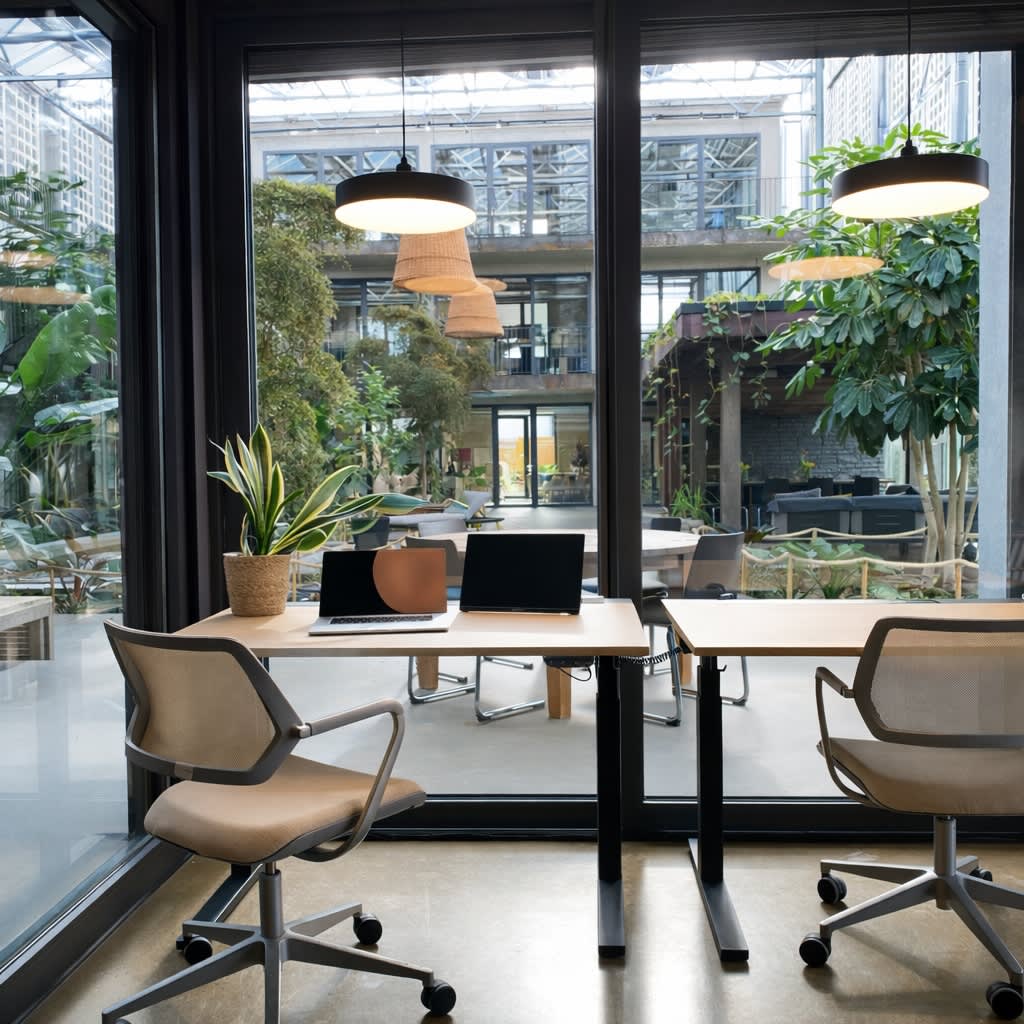 Coworking Spaces - Zugang 24/7 - Baden-Württemberg - Heller Workshop-Raum für kreative Team-Events und produktive Business-Sitzungen. - Innergarden Community