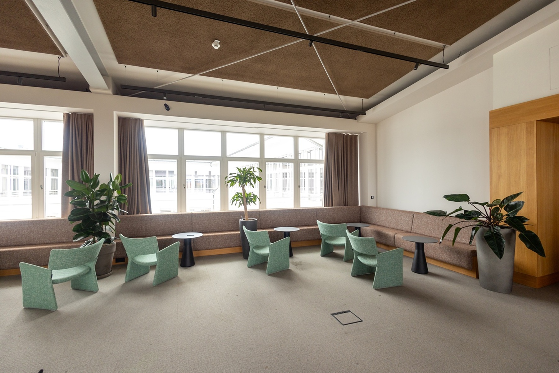 Coworking Space: x - Satellit Chausee