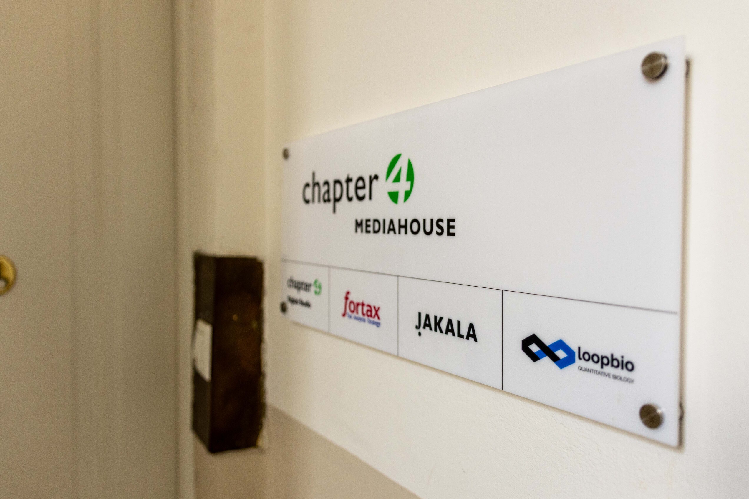 Coworking Space: Eingang - Chapter 4 Mediahouse