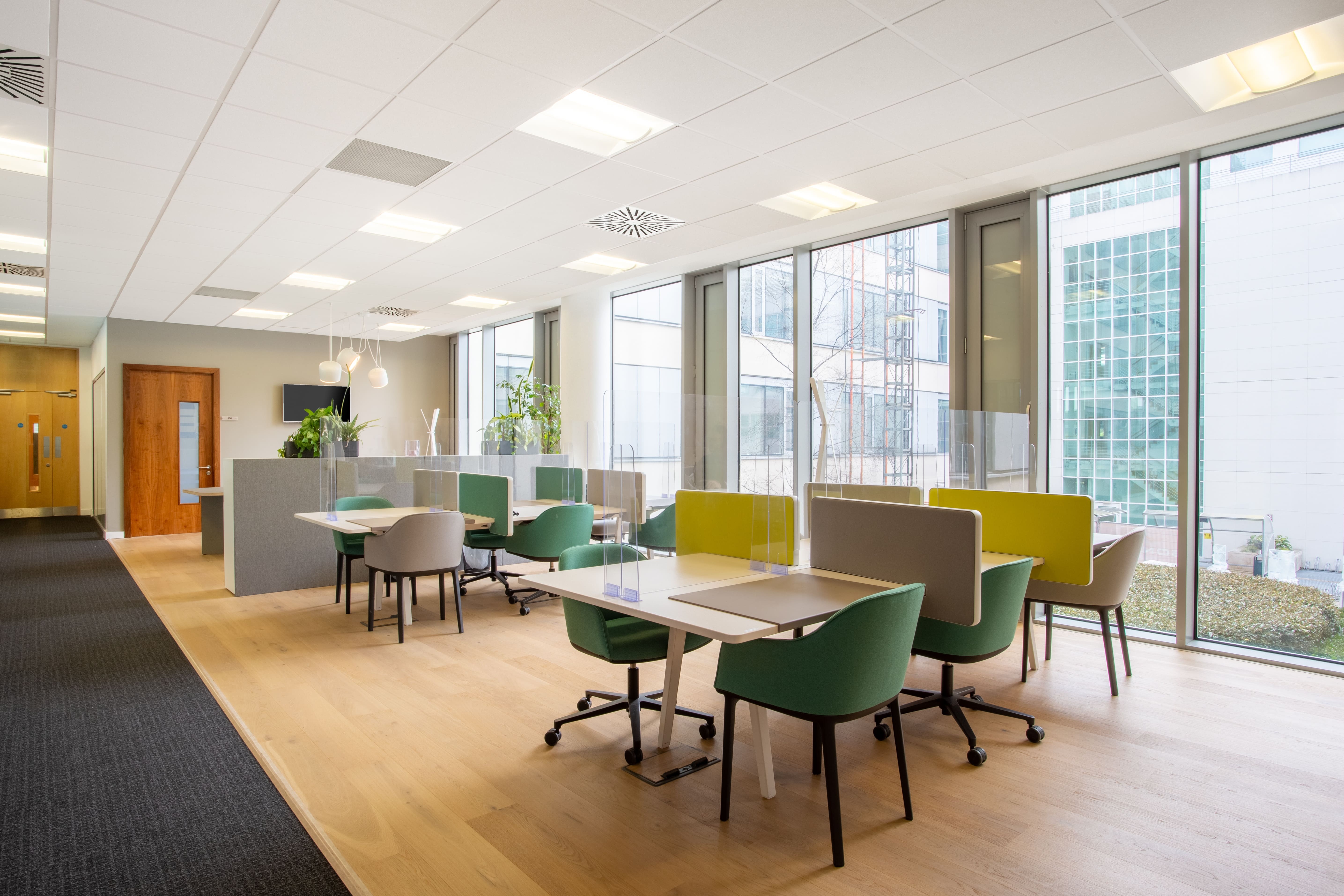 Coworking Space: Meetings, Arbeit und Zusammenarbeit in unseren professionellen Regus Alte Post 