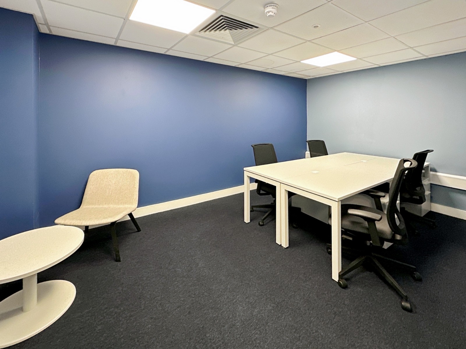 Coworking Spaces - Allgäu / Bayerisch Schwaben - All-inclusive-Zugang zu Arbeitsplätzen, virtuellen Büros und Besprechungsräumen in HQ Lise-Meitner-Straße