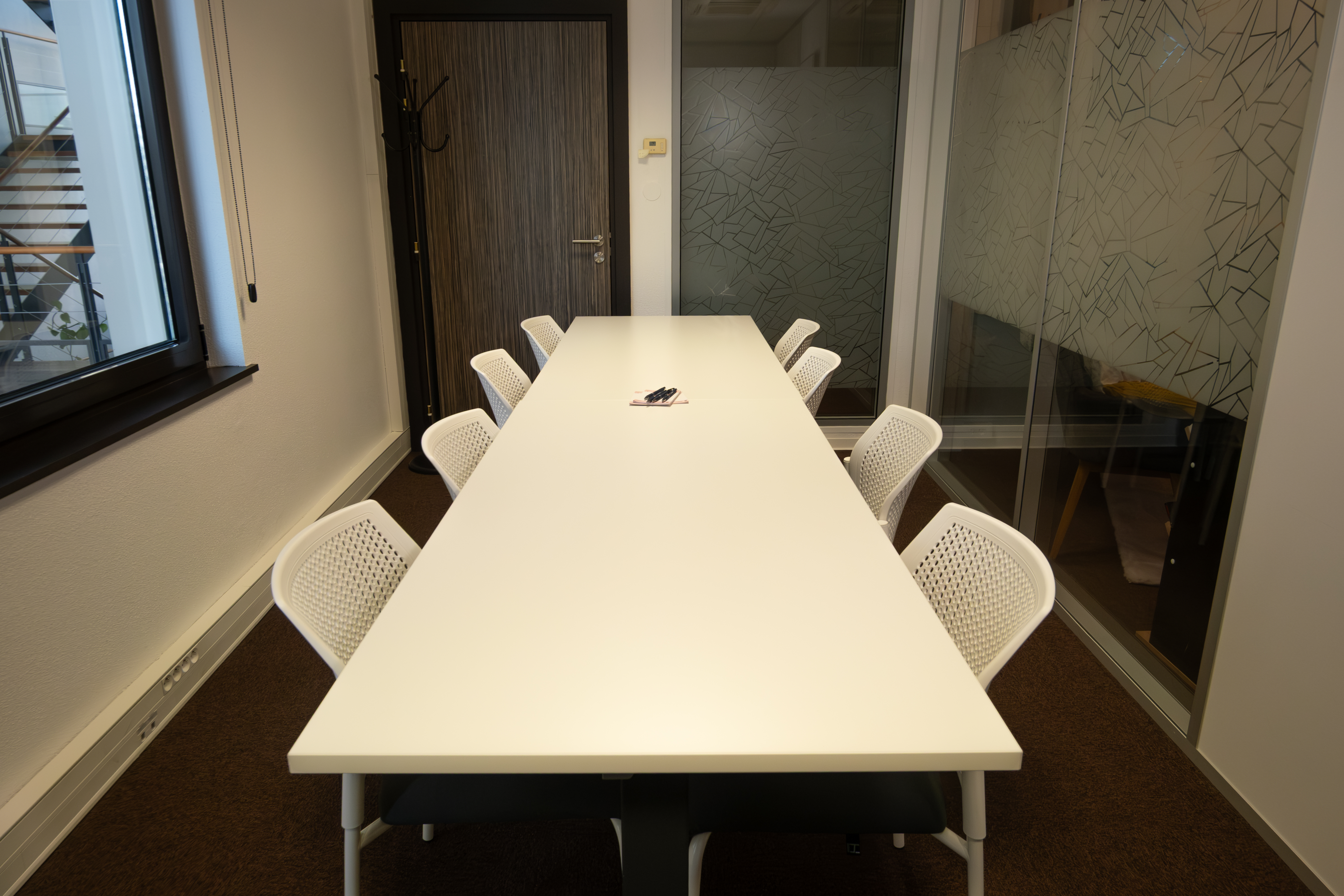 Coworking Spaces - Typ: Bürogemeinschaft - The Emeraude Meeting room which can accommodate up to10 people - Centre d'affaire Obc
