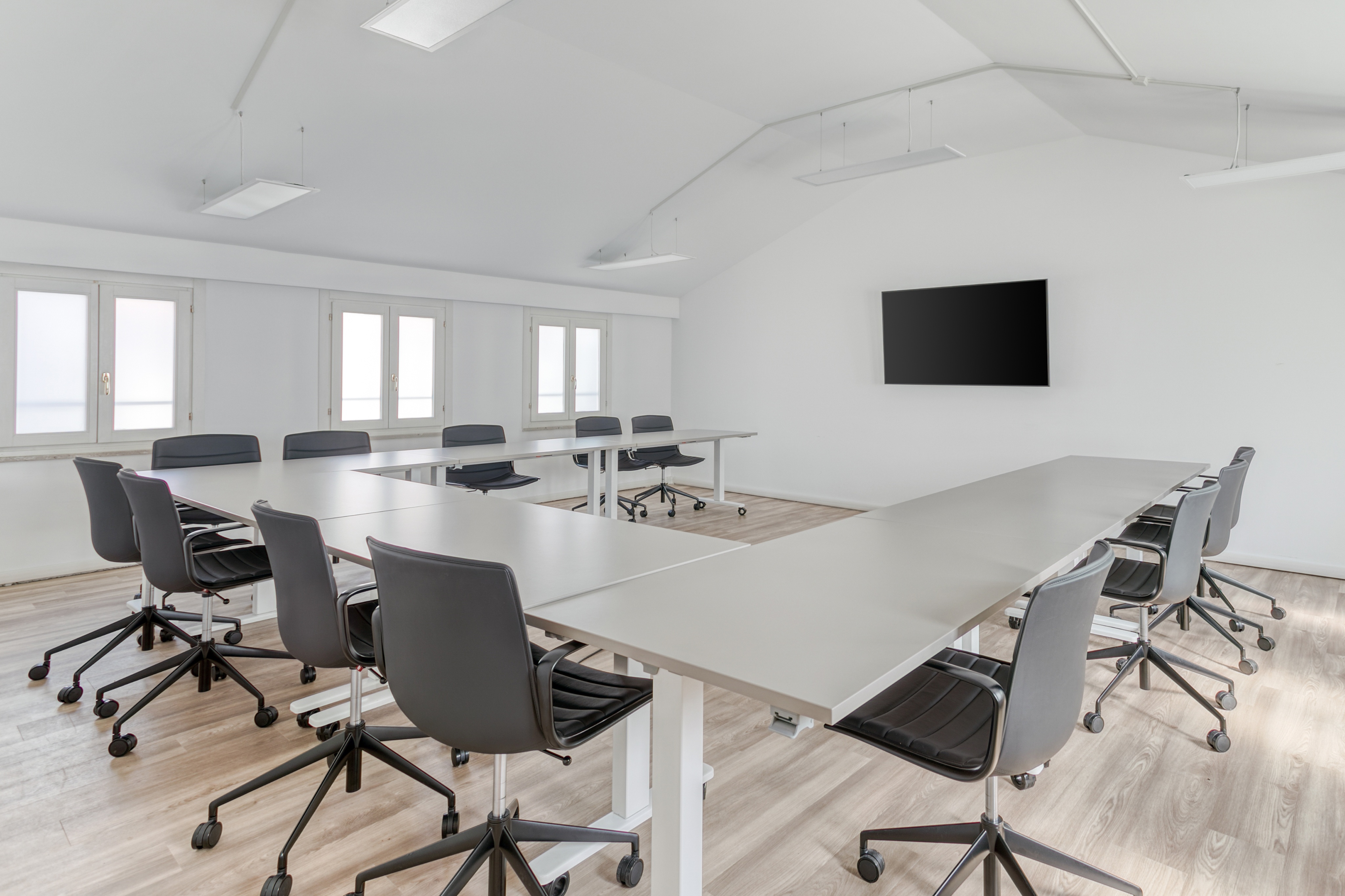 Coworking Space: All-inclusive-Zugang zu Arbeitsplätzen, virtuellen Büros und Besprechungsräumen in Design Offices Macherei