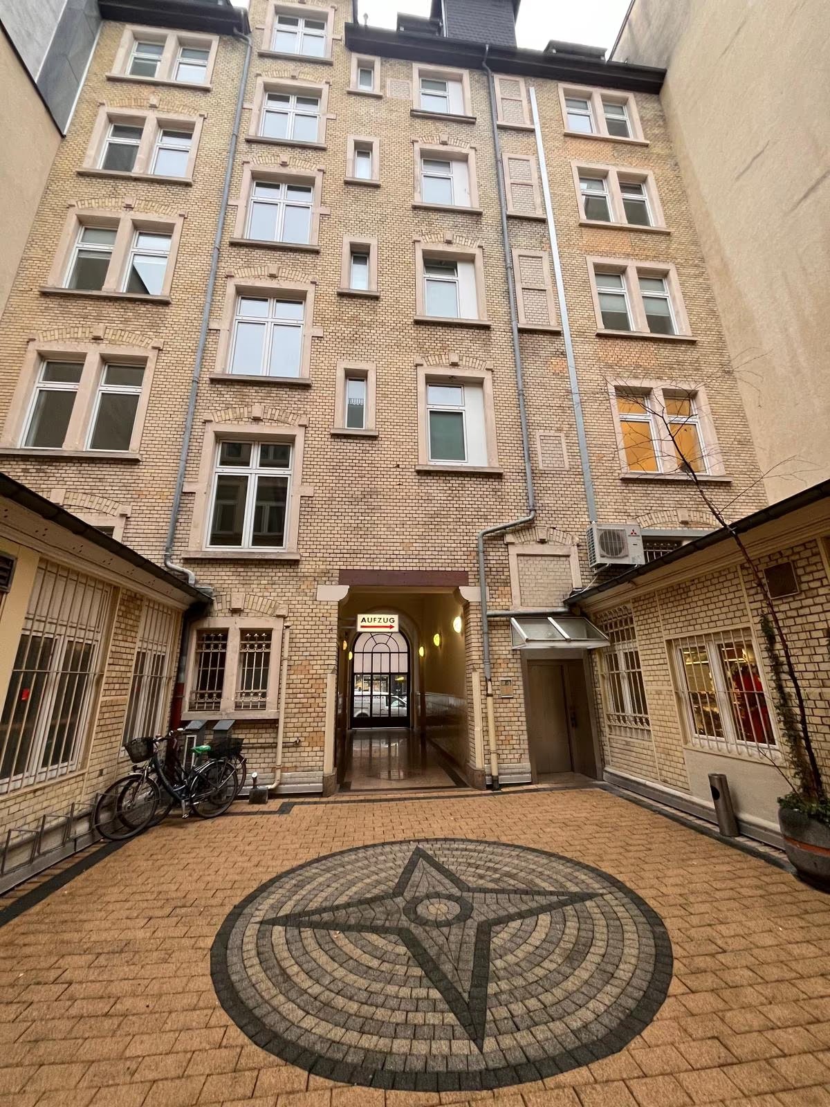 Coworking Space: Innenhof (abgeschlossen, hier könnten einzelne Fahrräder abgestellt werden) - CloudEatery GmbH
