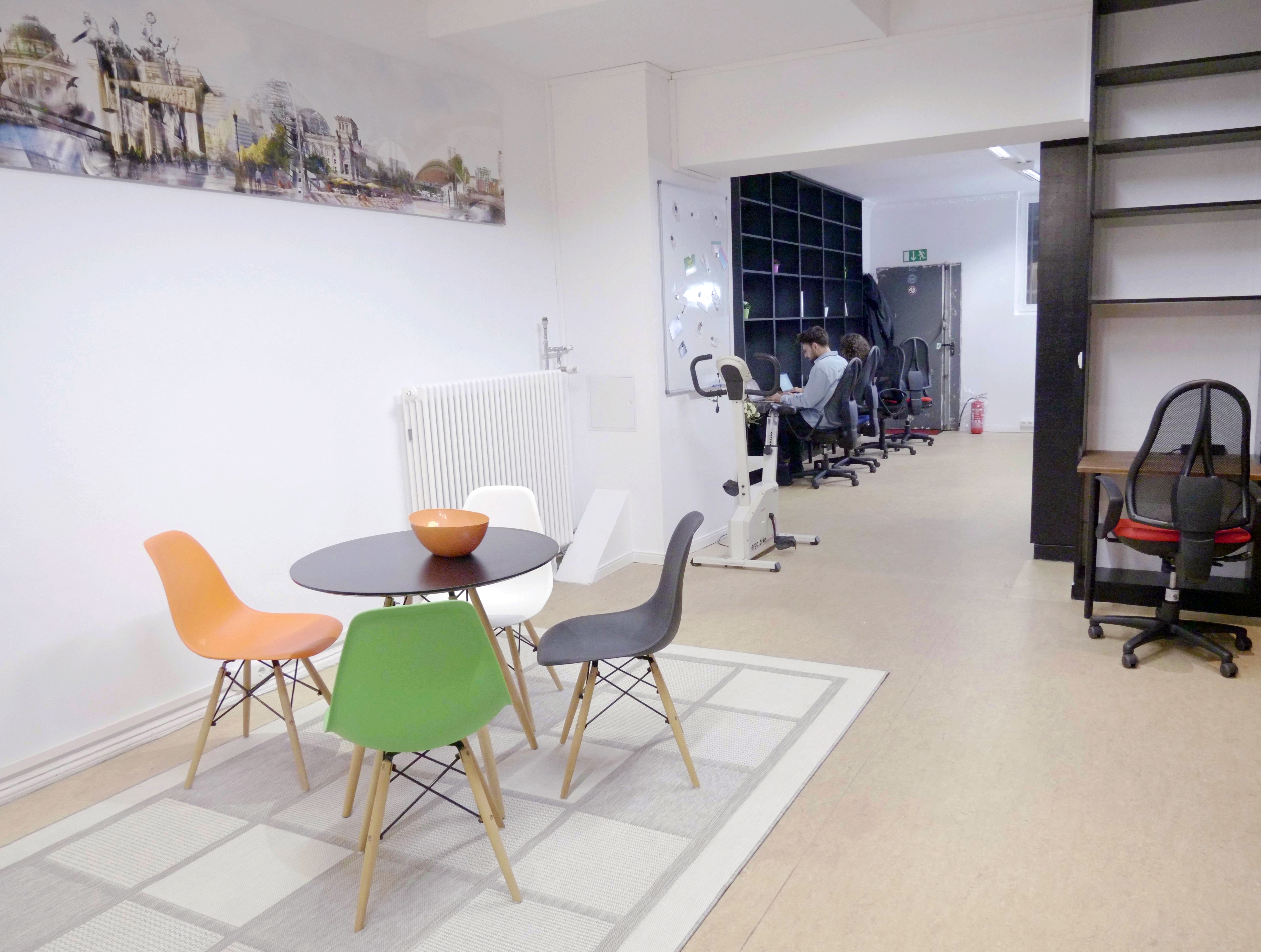 Coworking Spaces - Berlin-Stadt - Freie Fläche für feste Schreibtische - mandel open space