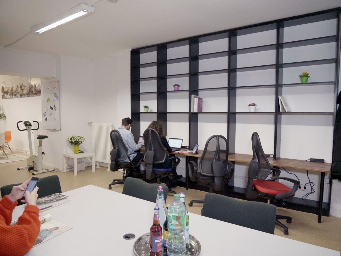 Coworking Space: Konferenztisch - mandel open space