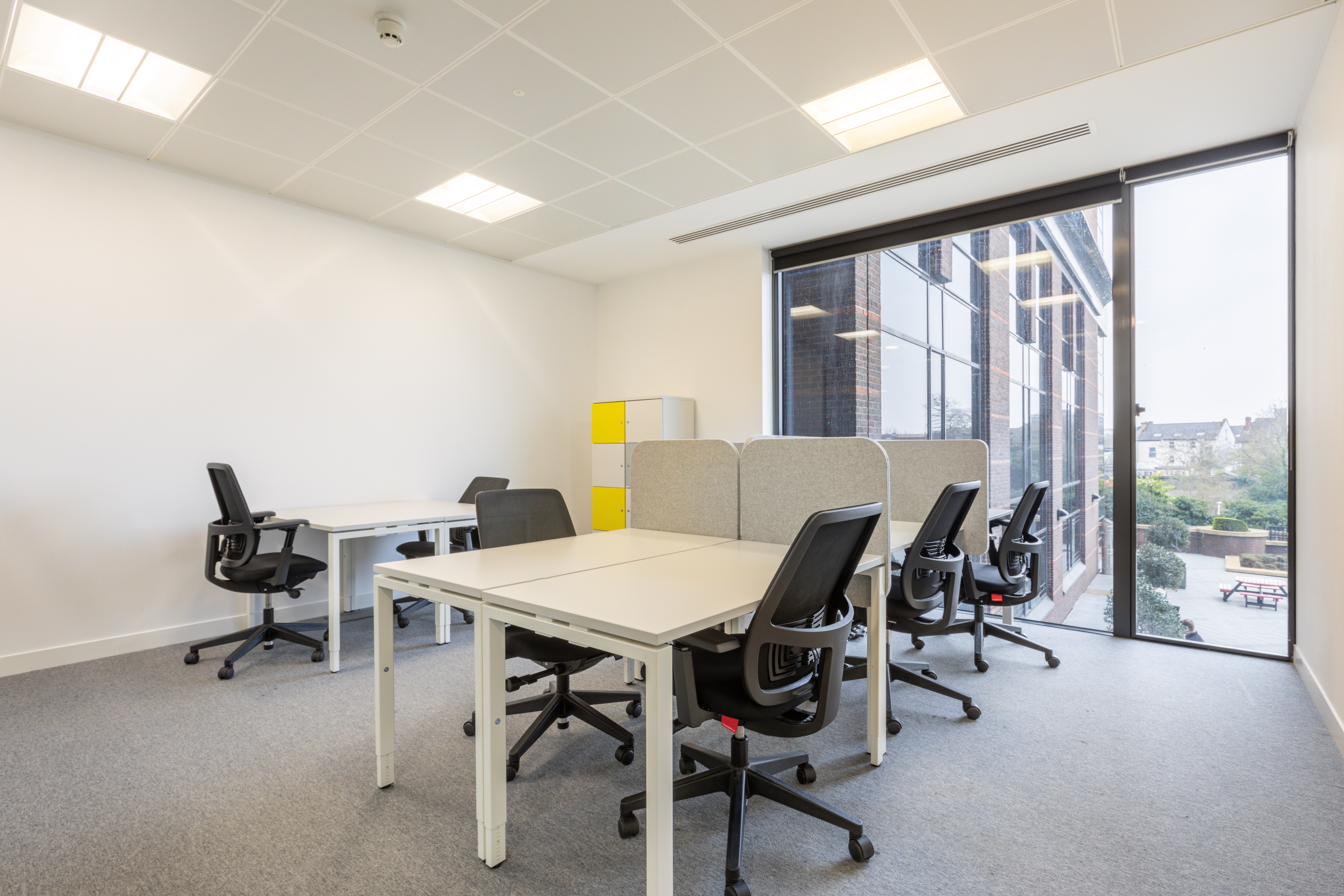 Coworking Space: All-inclusive-Zugang zu Arbeitsplätzen, virtuellen Büros und Besprechungsräumen in Regus Humanly Oberbilker Allee